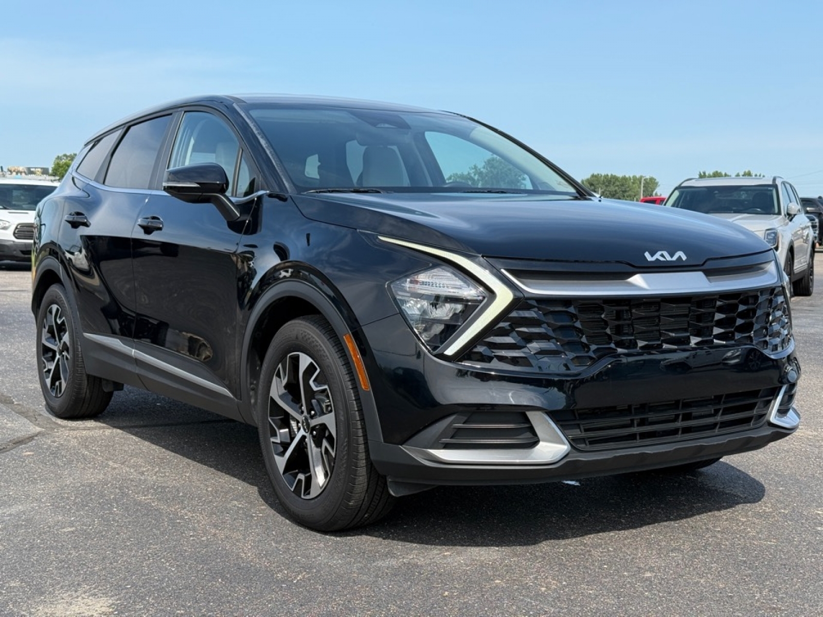 2023 Kia Sportage EX photo 2