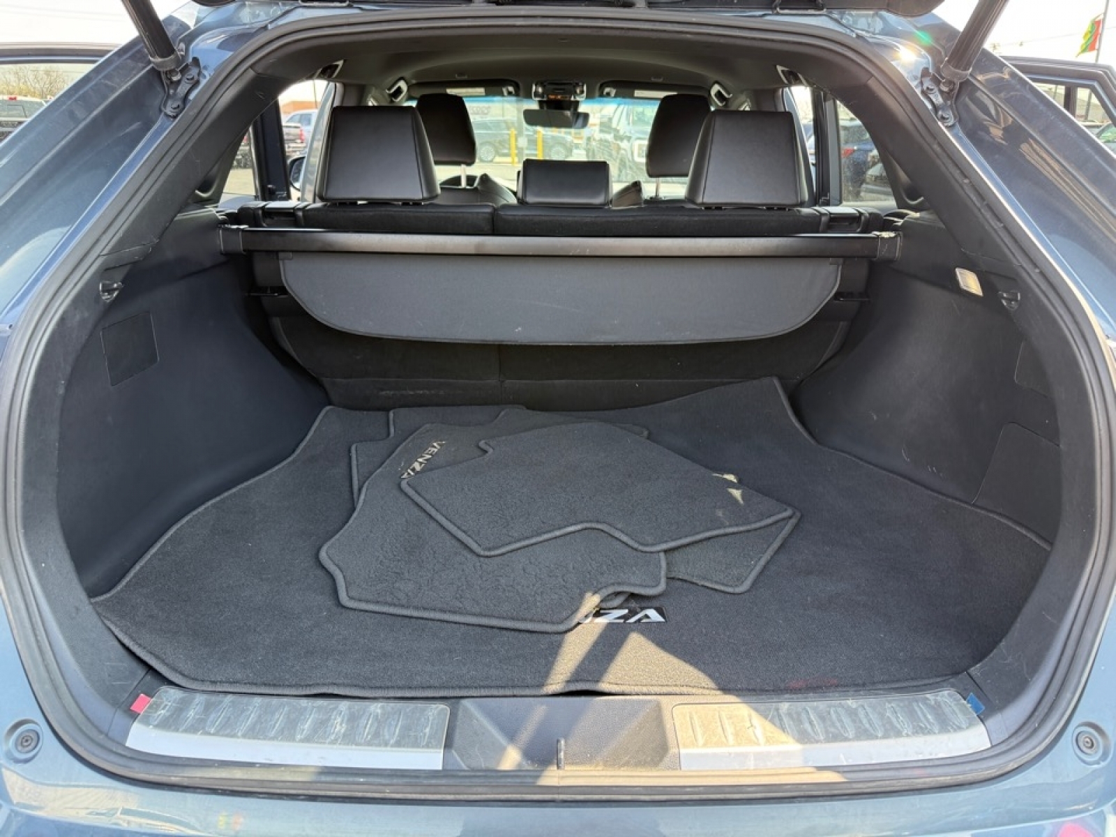 2023 Toyota Venza XLE, 39635, Photo