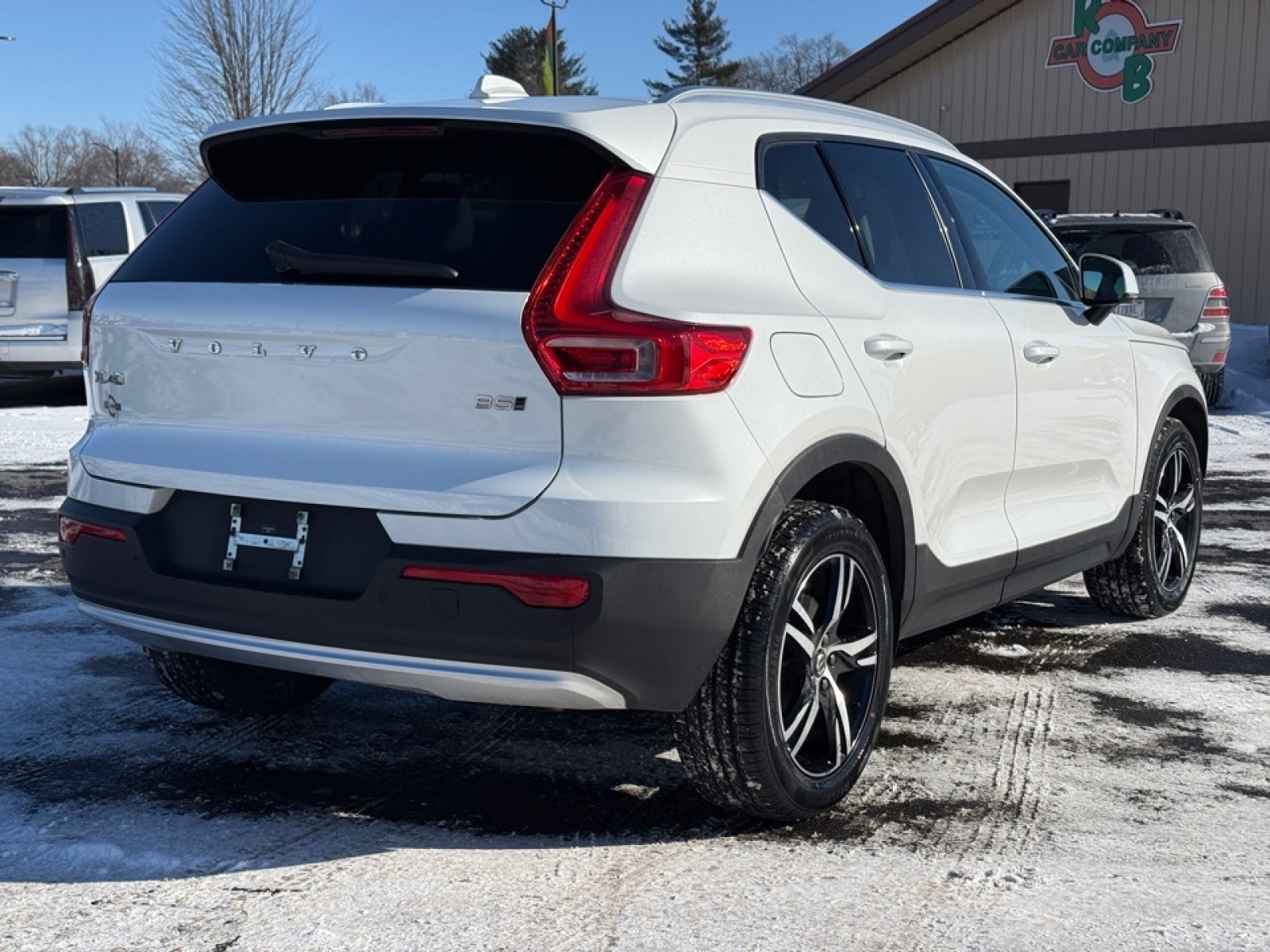 2023 Volvo XC40 B5 Plus Bright Theme, 39451, Photo