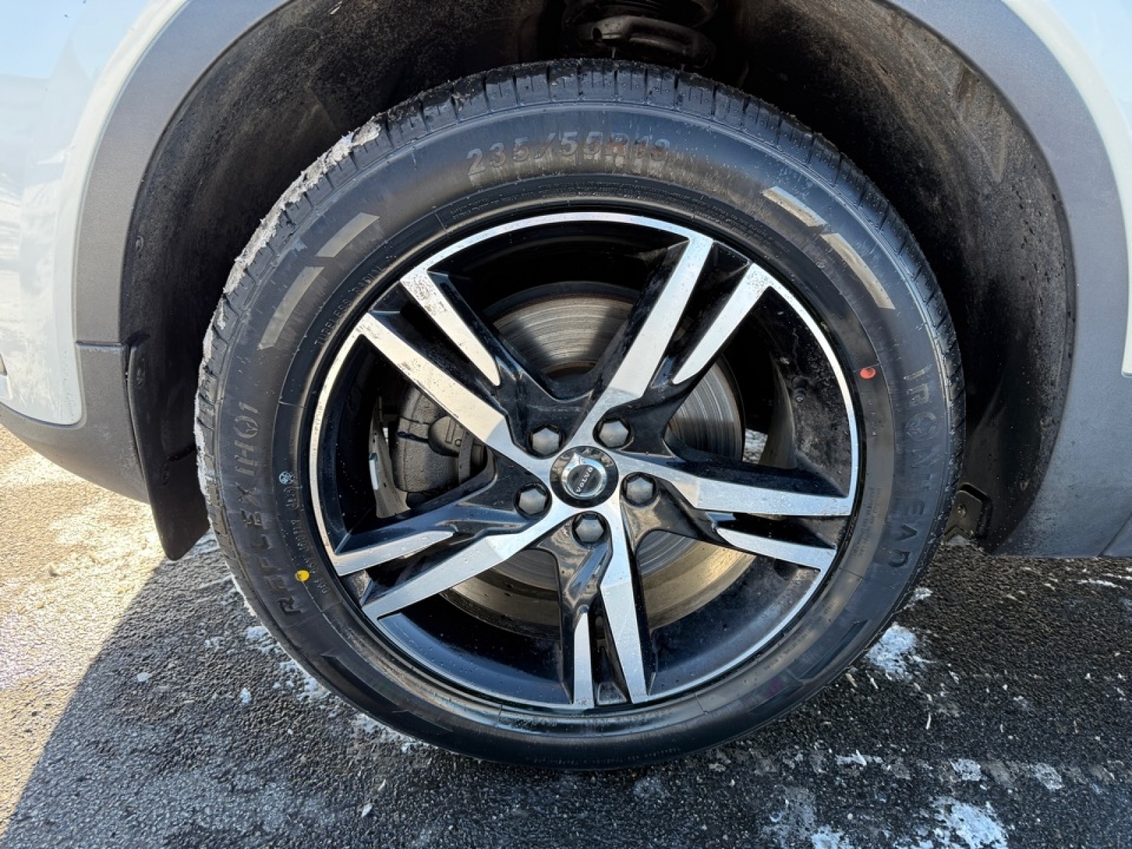 2023 Volvo XC40 B5 Plus Bright Theme, 39451, Photo