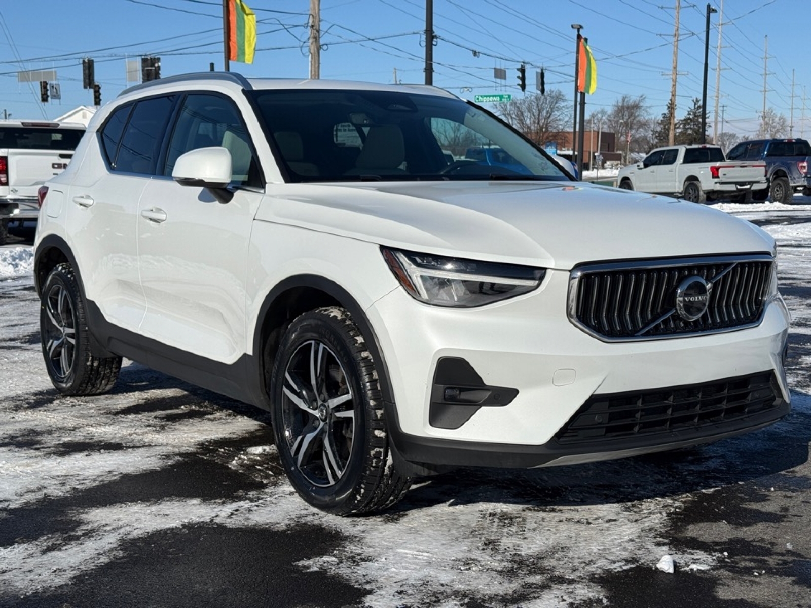 2023 Volvo XC40 B5 Plus Bright Theme, 39451, Photo