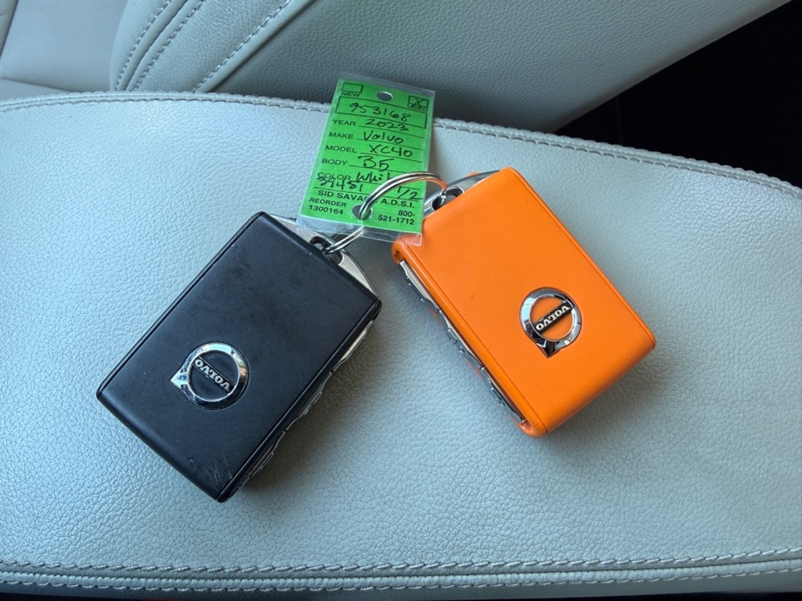 2023 Volvo XC40 B5 Plus Bright Theme, 39451, Photo