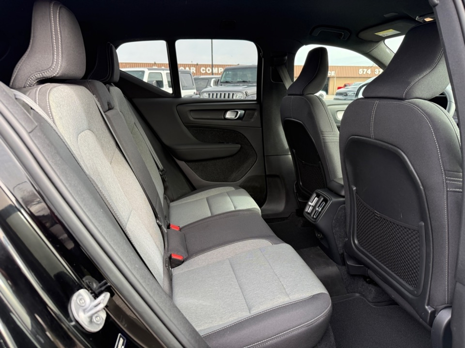 2023 Volvo XC40 B5 Core, 39638, Photo