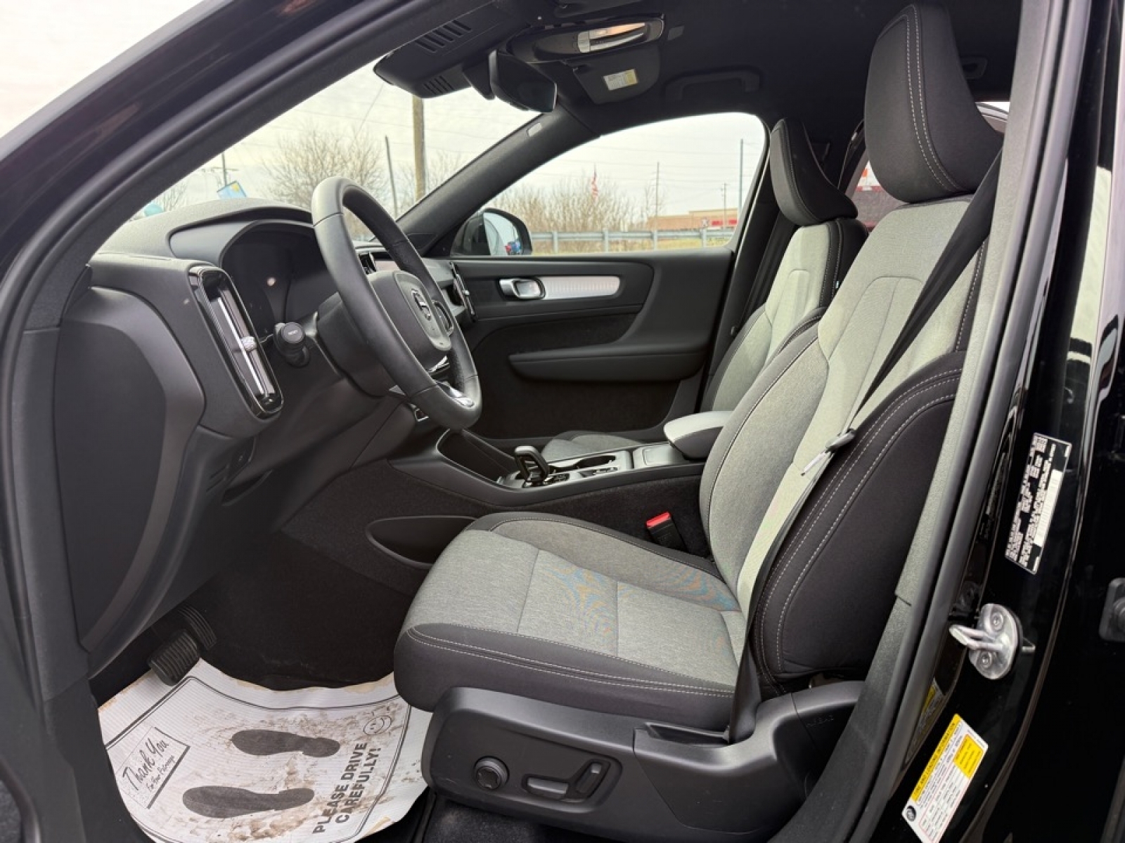 2023 Volvo XC40 B5 Core, 39638, Photo