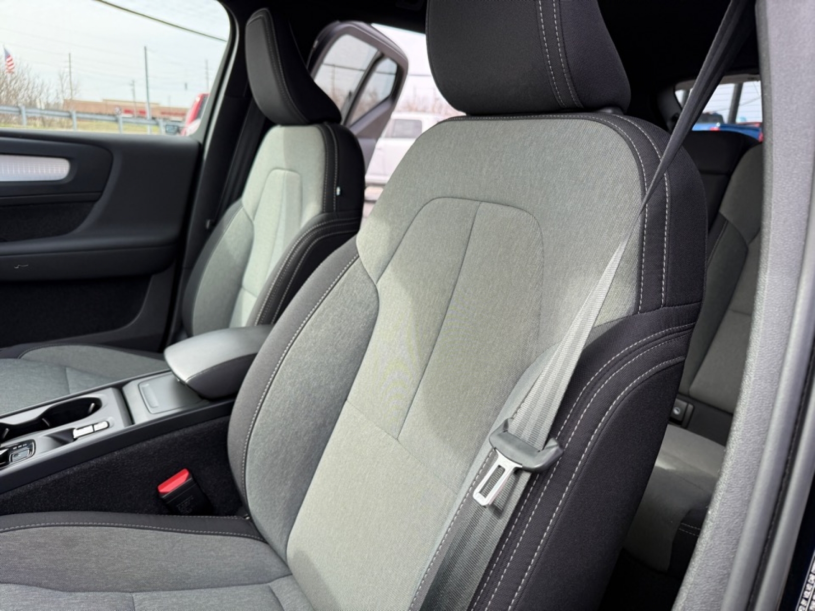 2023 Volvo XC40 B5 Core, 39638, Photo