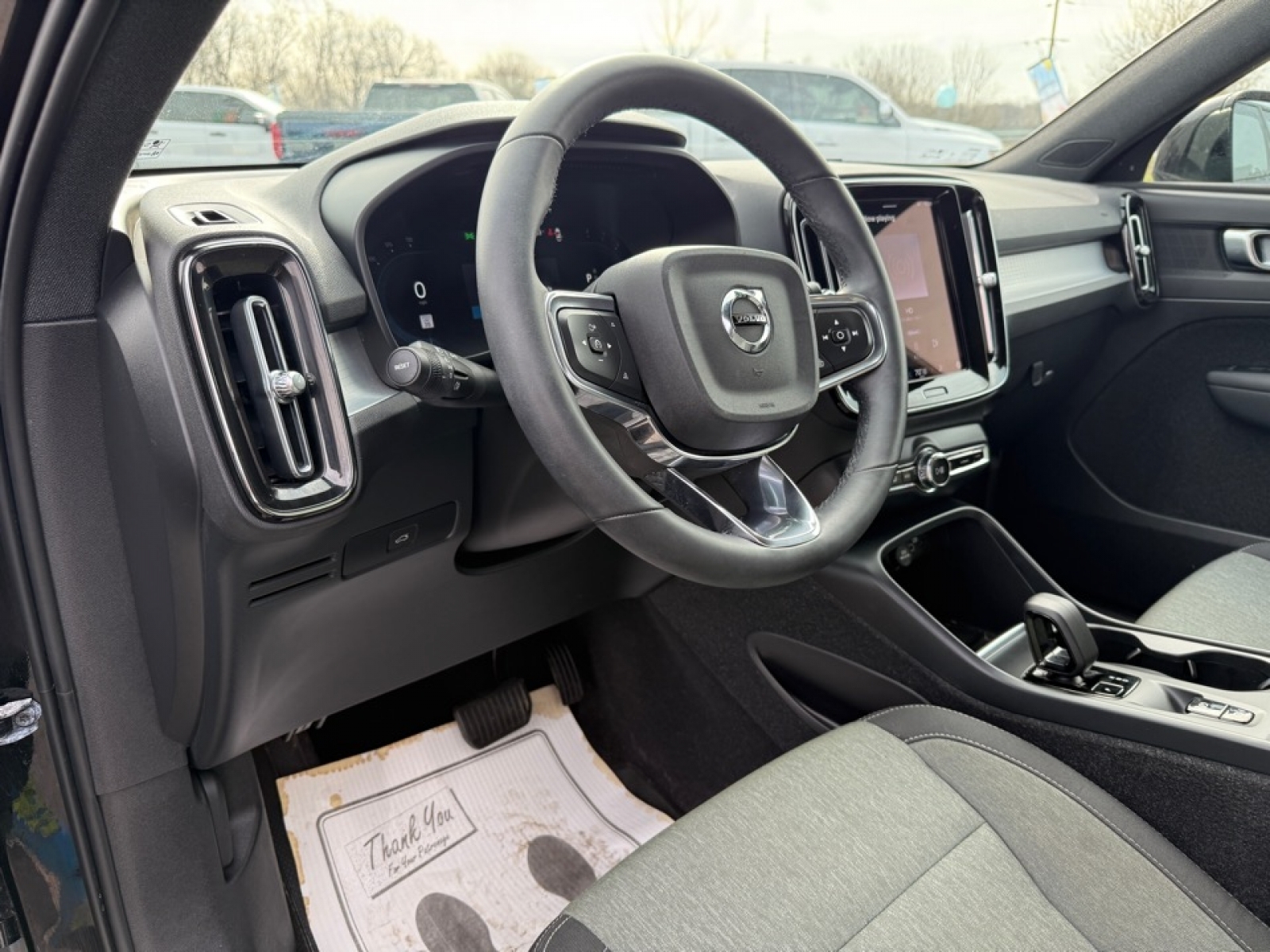 2023 Volvo XC40 B5 Core, 39638, Photo