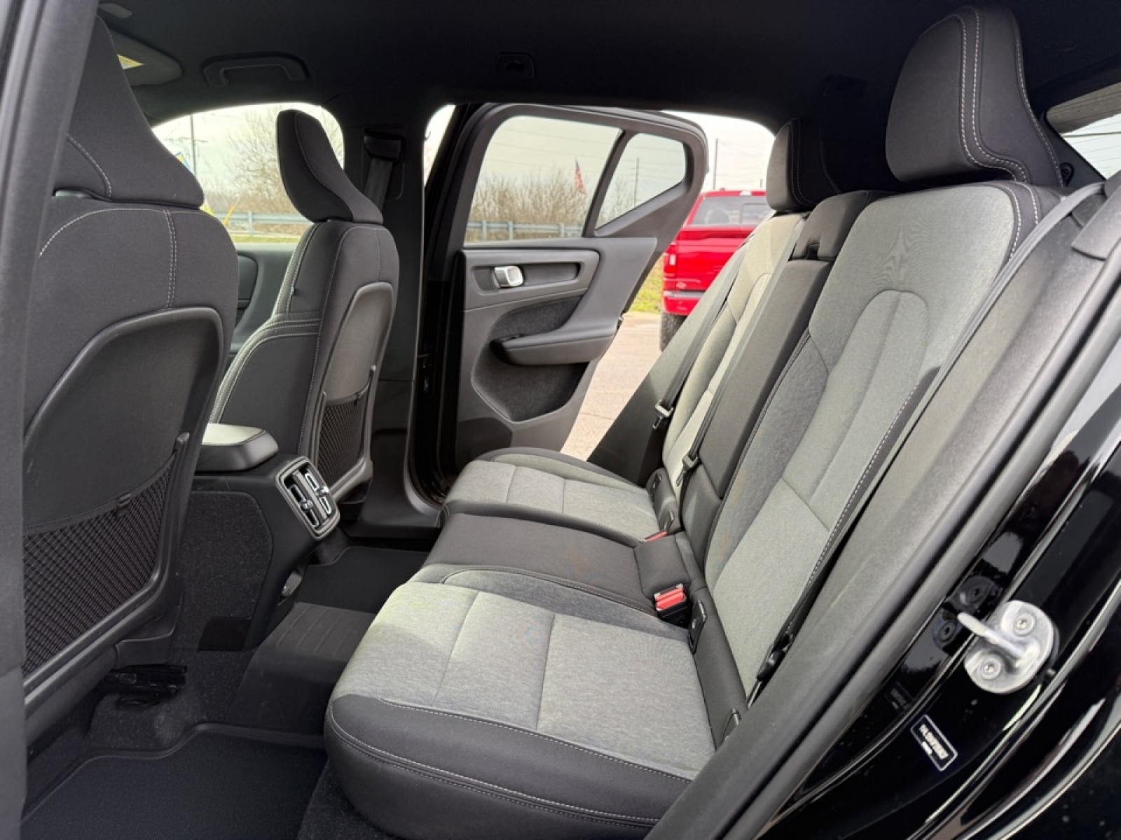 2023 Volvo XC40 B5 Core, 39638, Photo