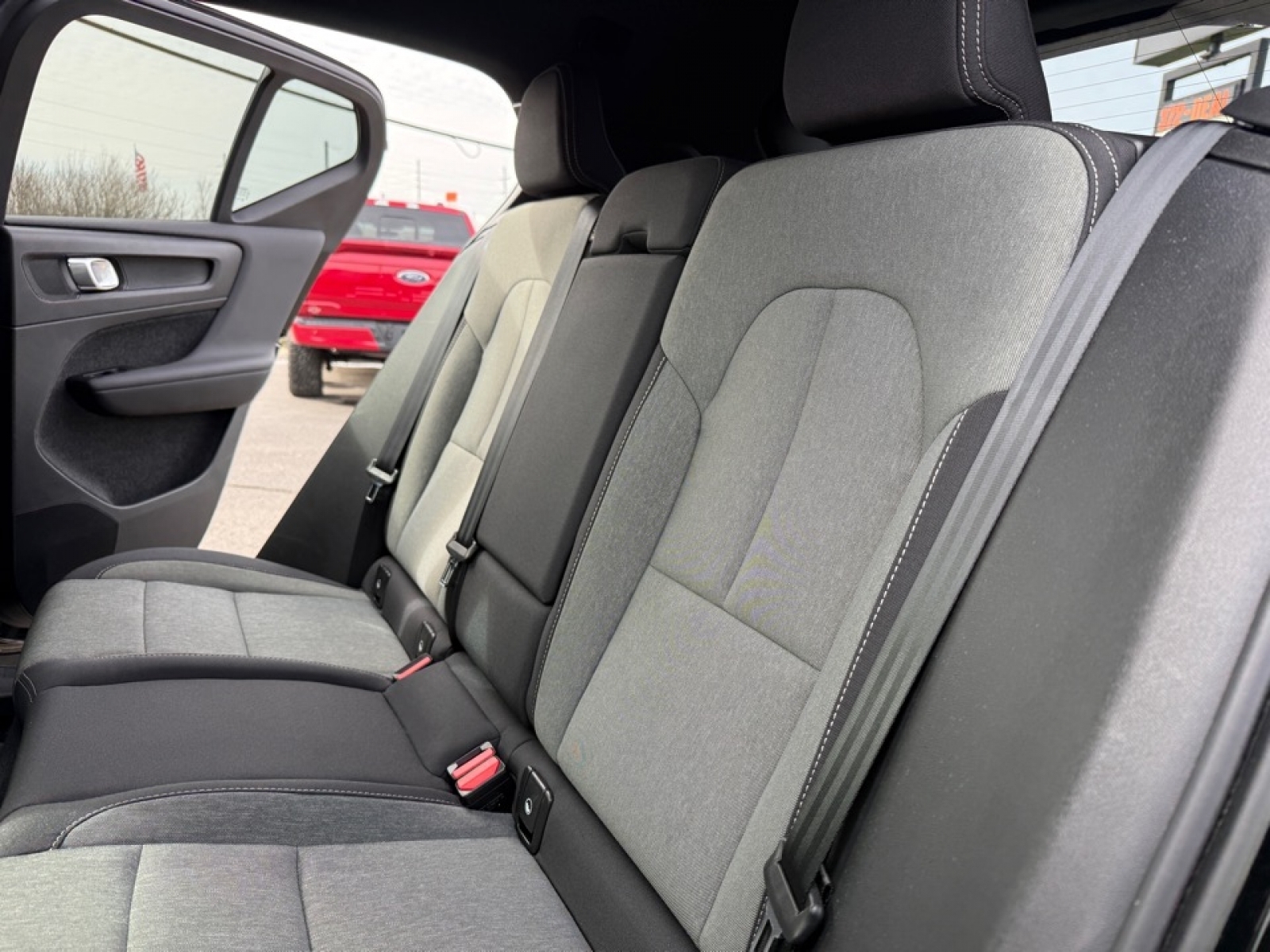 2023 Volvo XC40 B5 Core, 39638, Photo