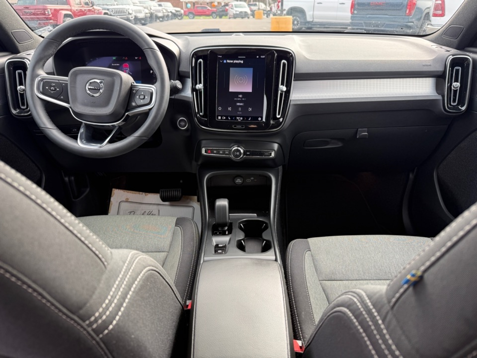 2023 Volvo XC40 B5 Core, 39638, Photo