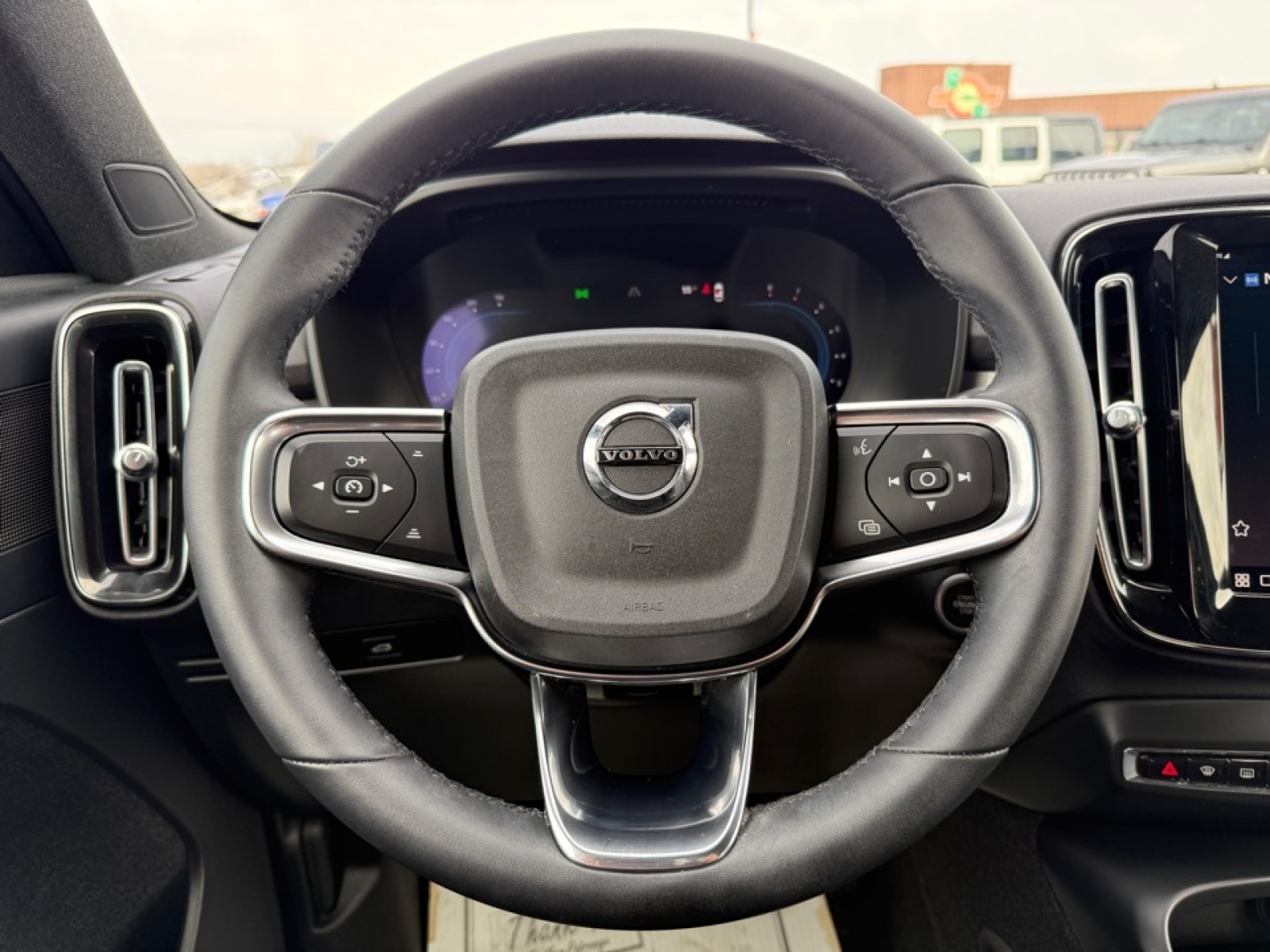 2023 Volvo XC40 B5 Core, 39638, Photo