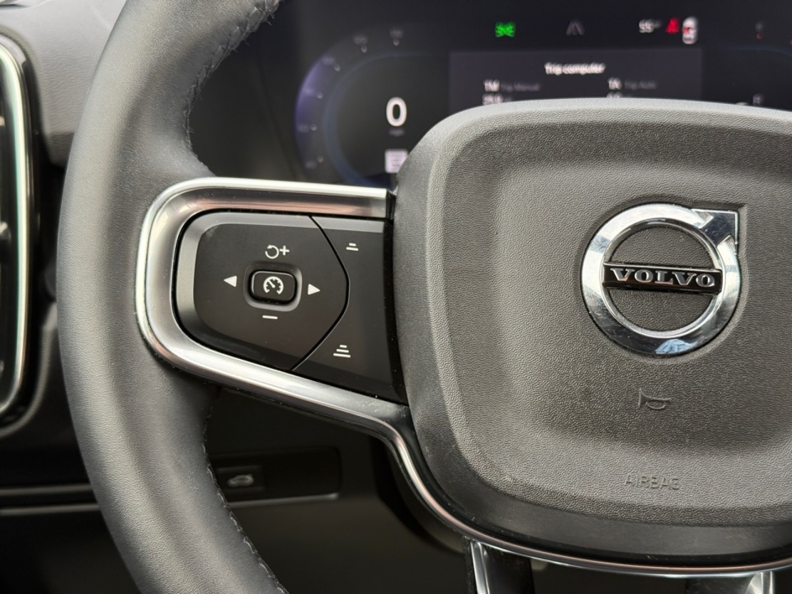 2023 Volvo XC40 B5 Core, 39638, Photo