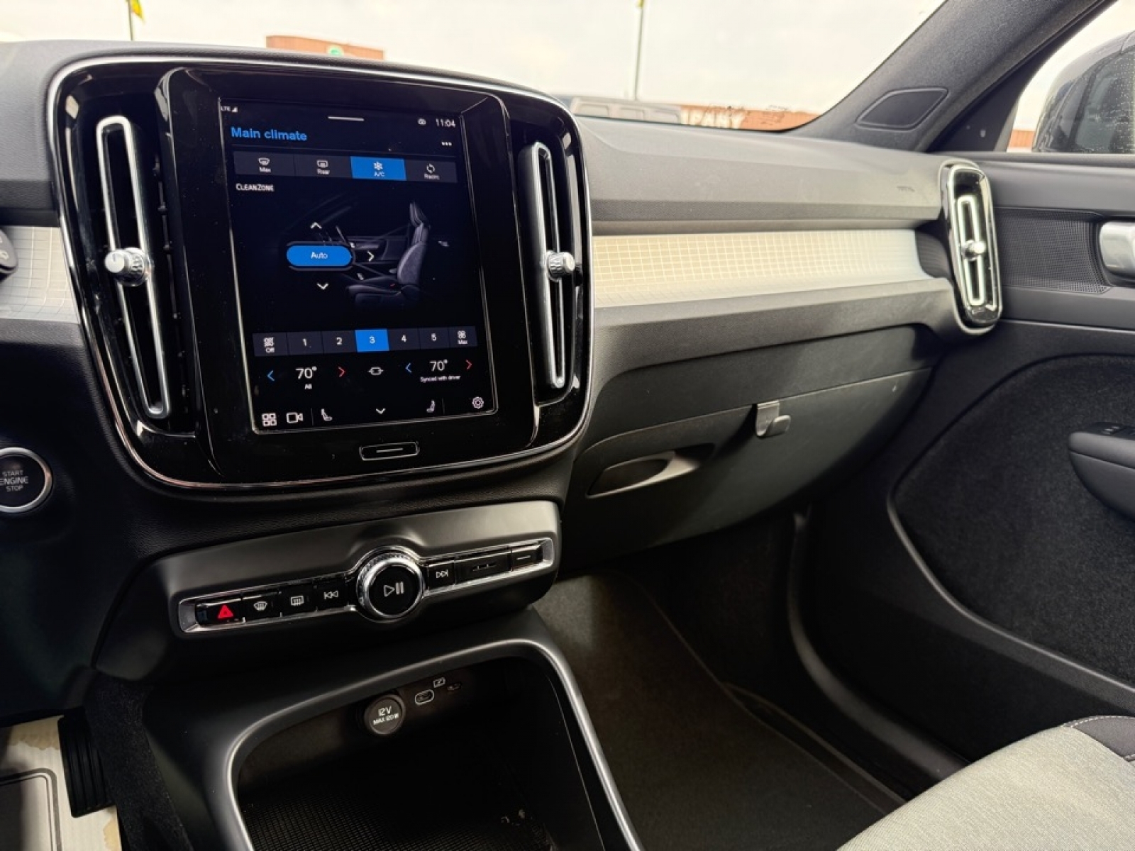 2023 Volvo XC40 B5 Core, 39638, Photo
