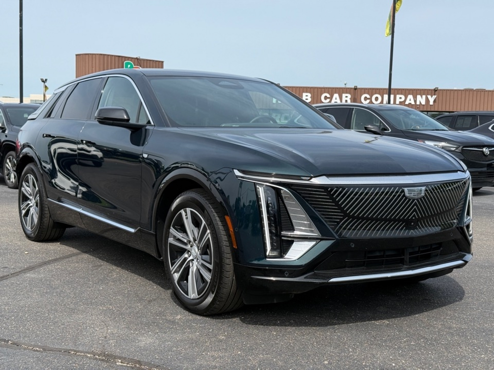 2024 Cadillac Lyriq Luxury photo 2