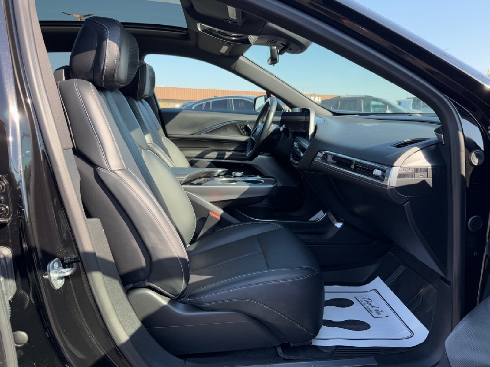 2024 Cadillac LYRIQ Luxury w/1SE, 39000, Photo