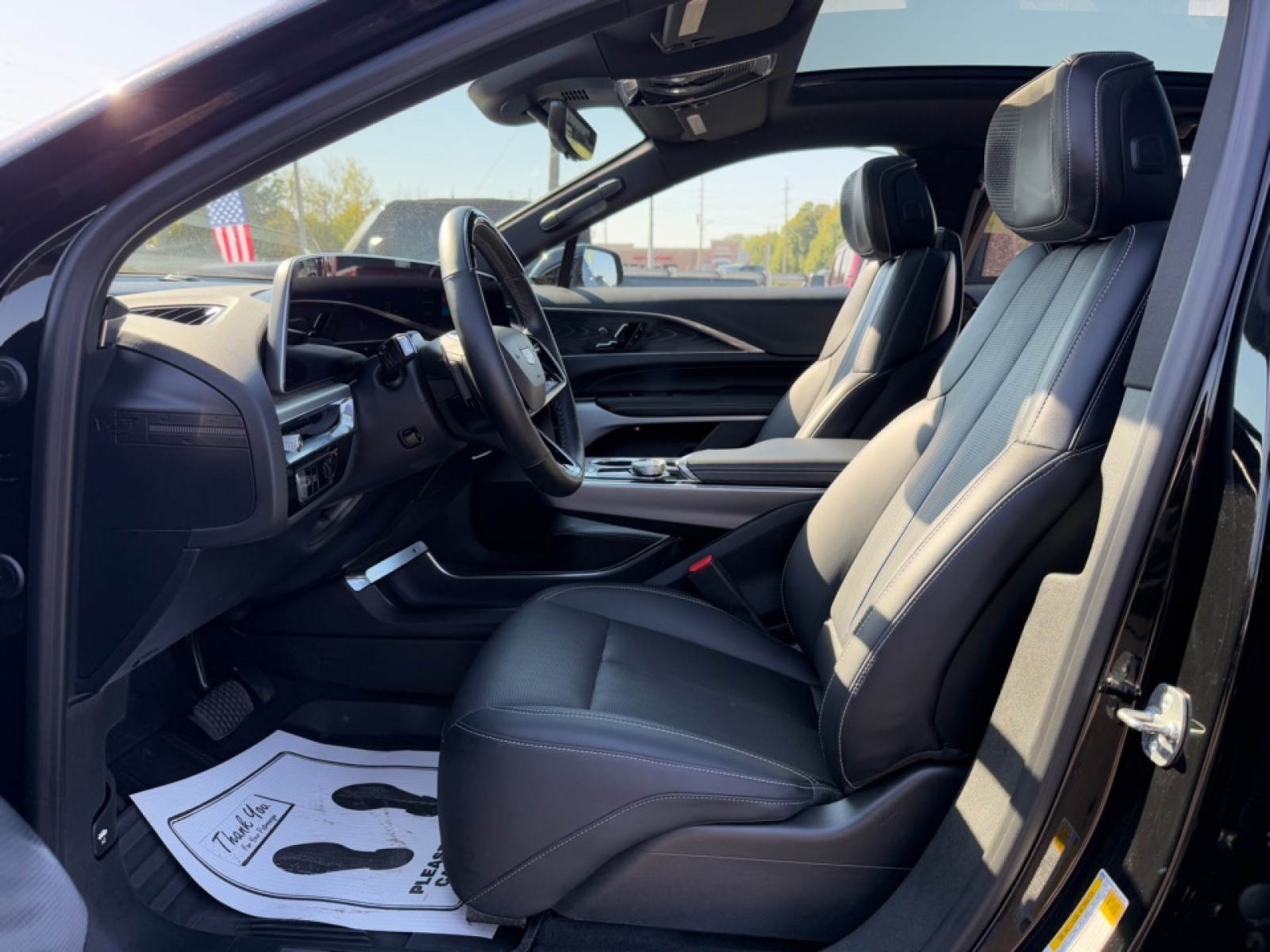 2024 Cadillac LYRIQ Luxury w/1SE, 39000, Photo