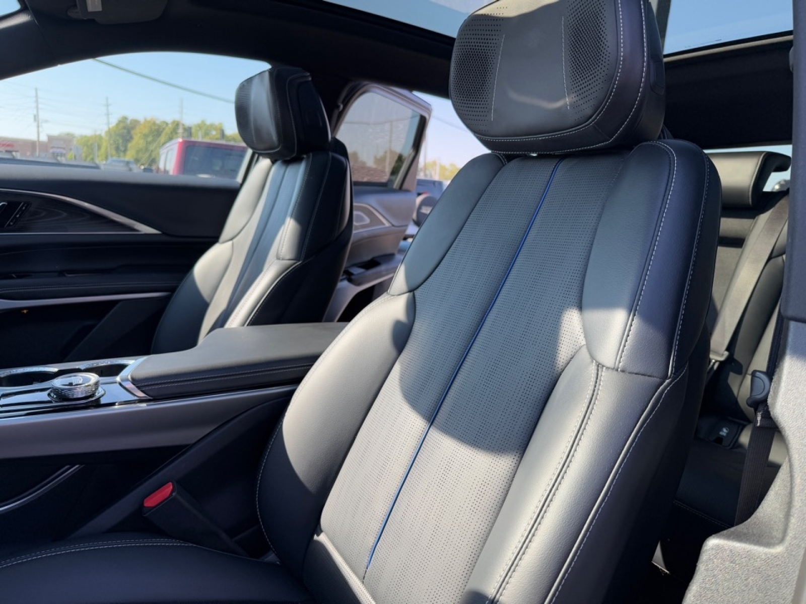 2024 Cadillac LYRIQ Luxury w/1SE, 39000, Photo