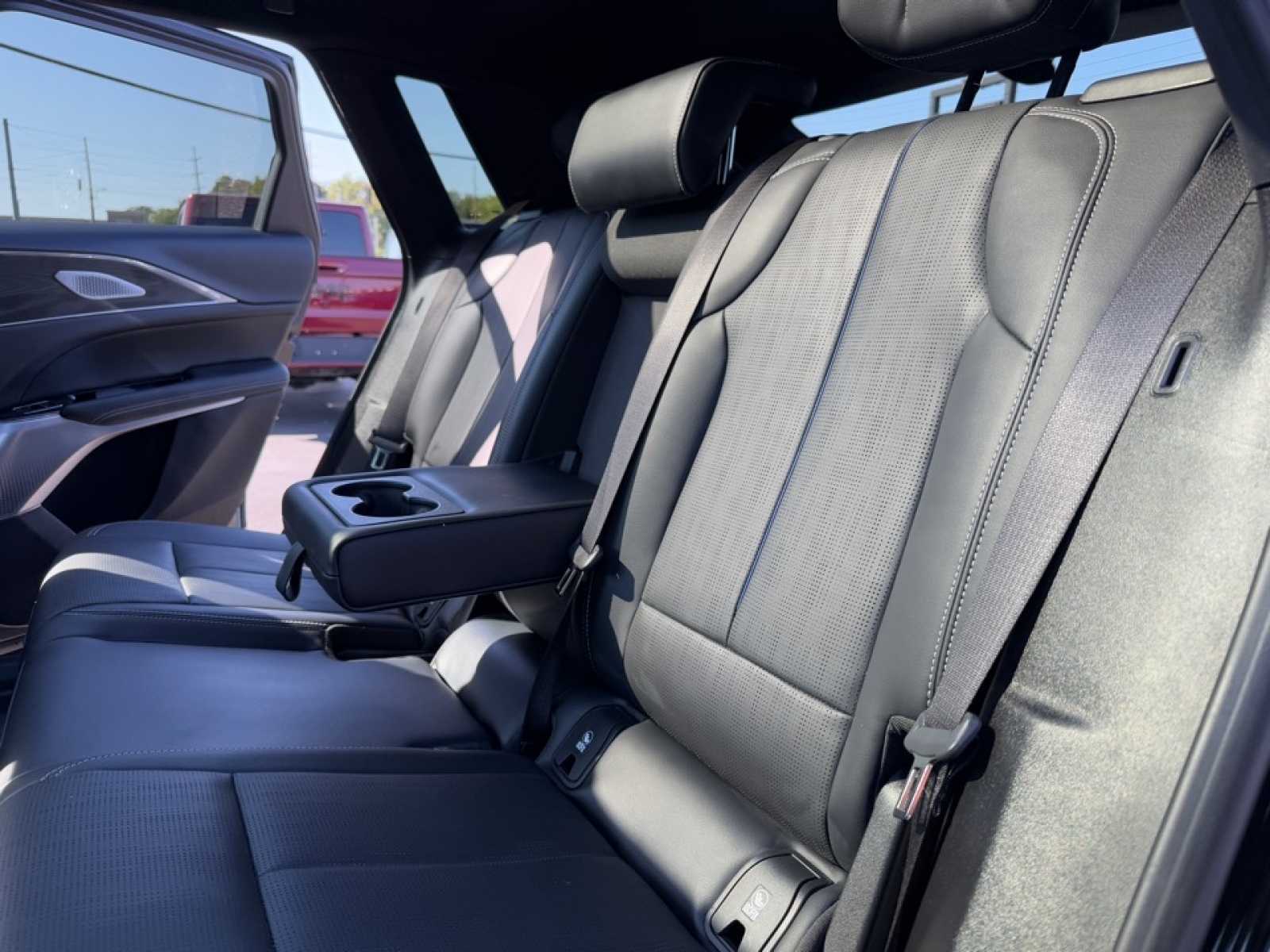 2024 Cadillac LYRIQ Luxury w/1SE, 39000, Photo