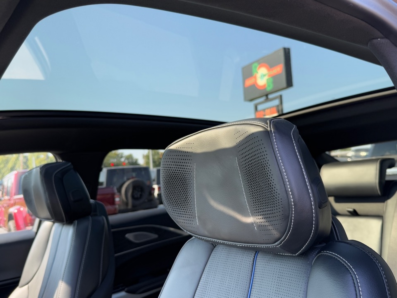 2024 Cadillac LYRIQ Luxury w/1SE, 39000, Photo