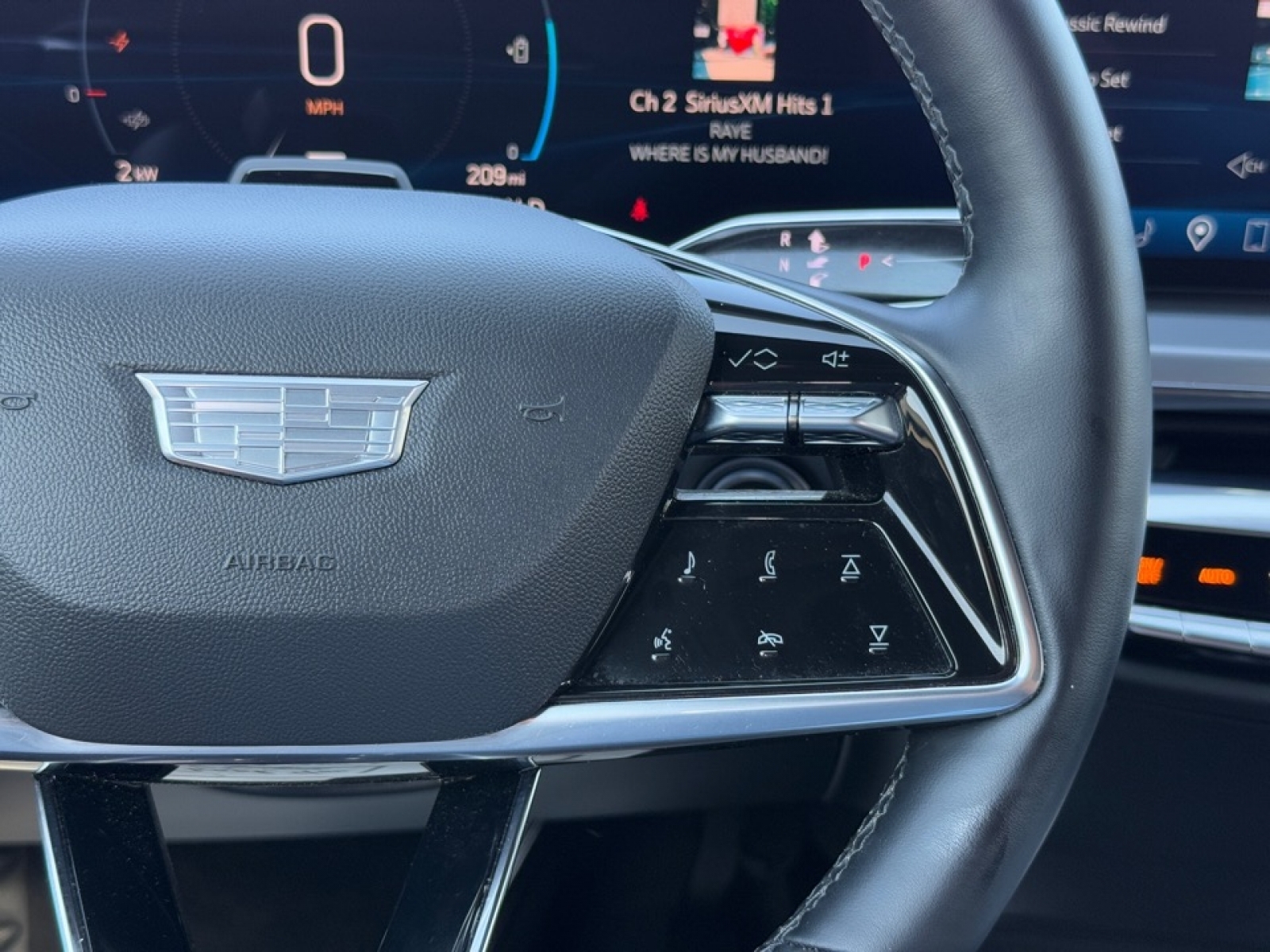 2024 Cadillac LYRIQ Luxury w/1SE, 39000, Photo