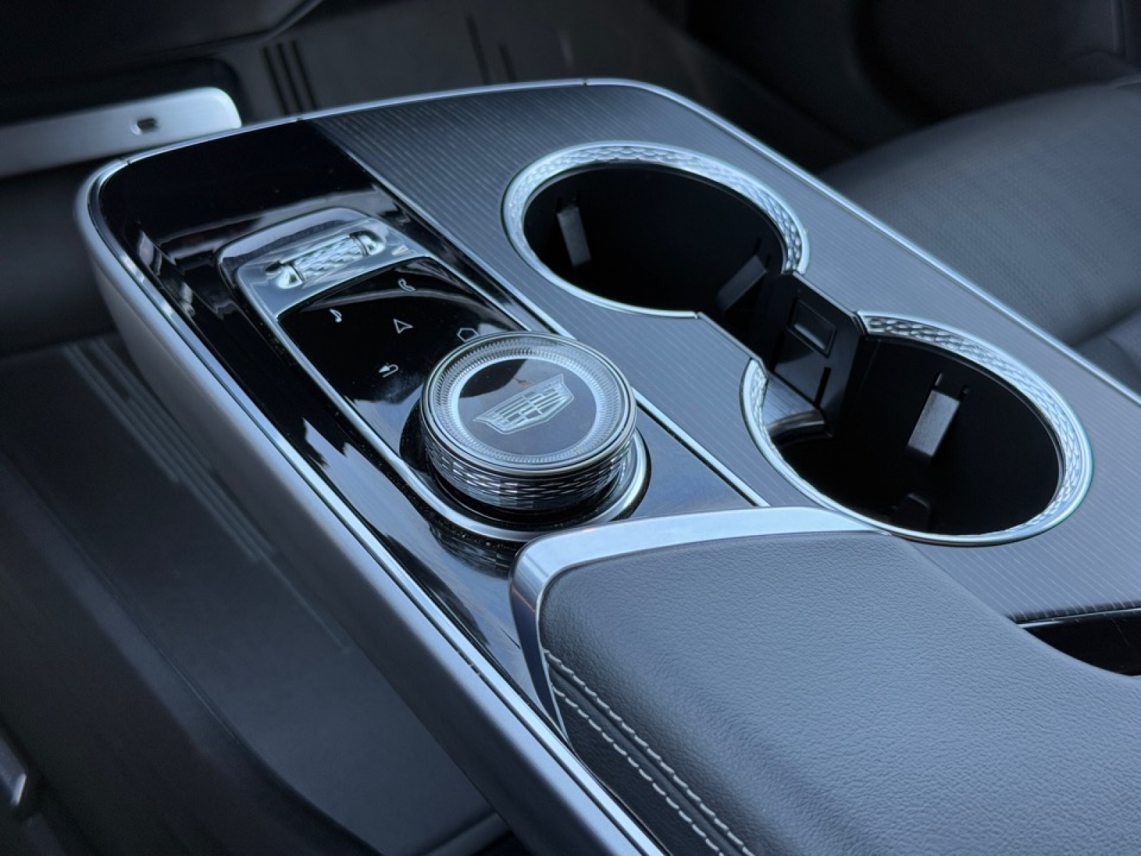 2024 Cadillac LYRIQ Luxury w/1SE, 39000, Photo