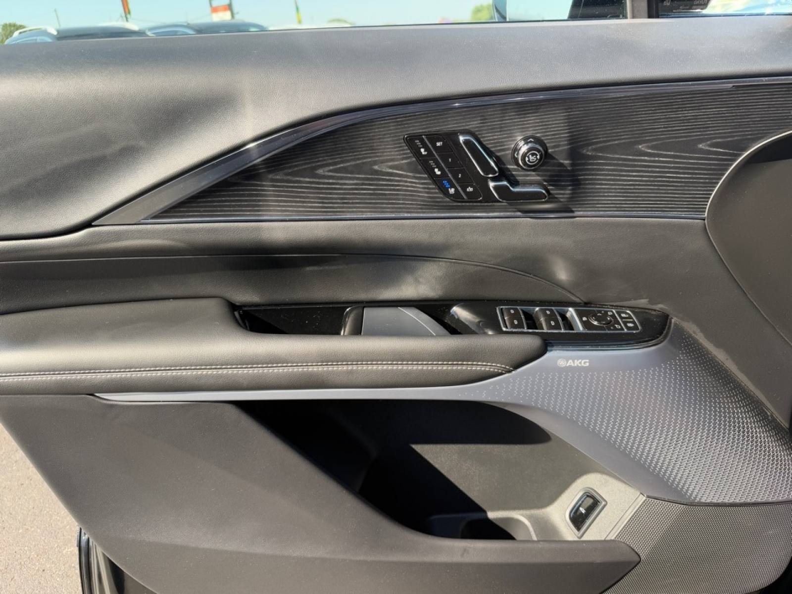 2024 Cadillac LYRIQ Luxury w/1SE, 39000, Photo