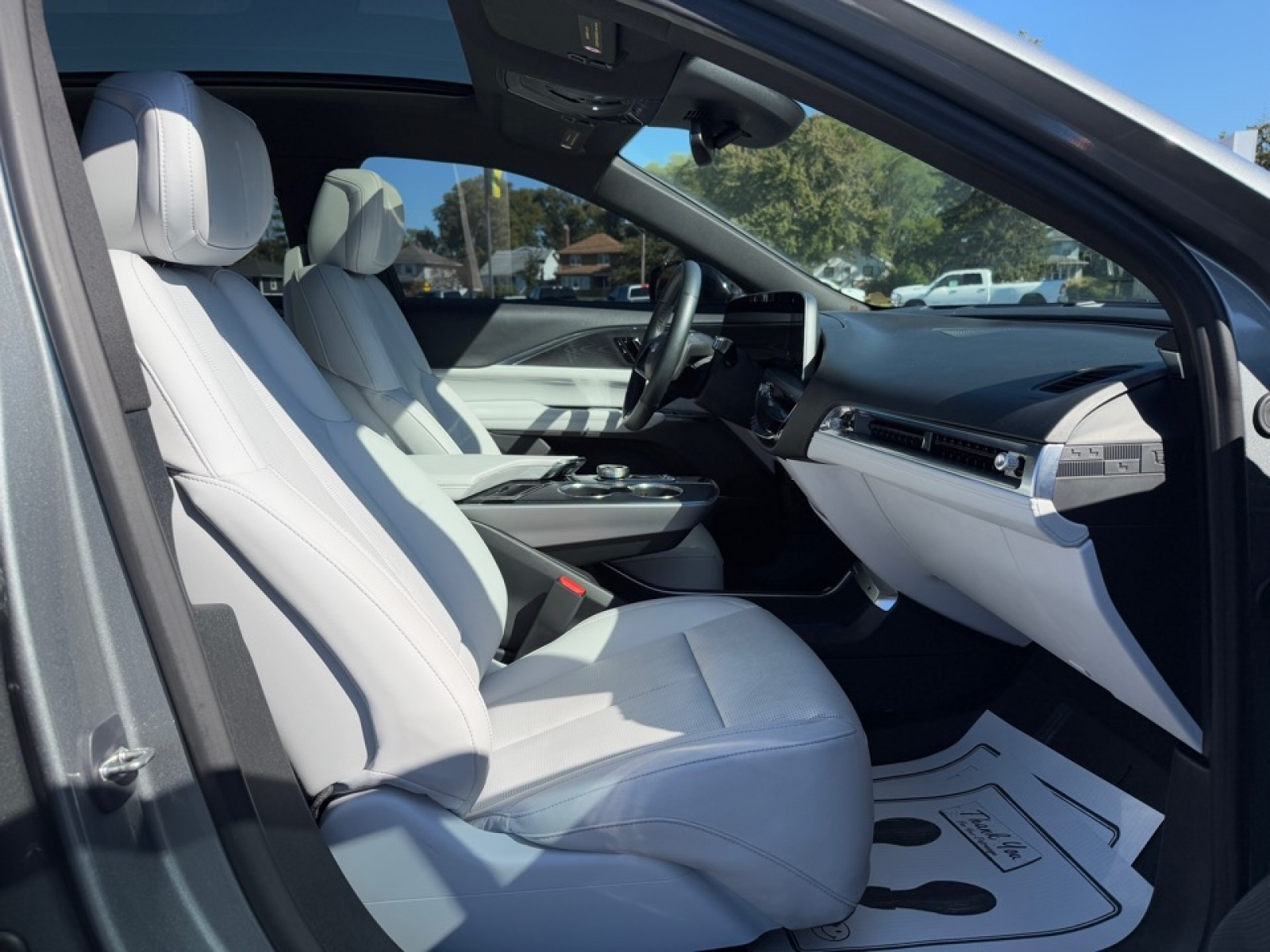 2024 Cadillac LYRIQ Luxury w/1SC, 39047, Photo