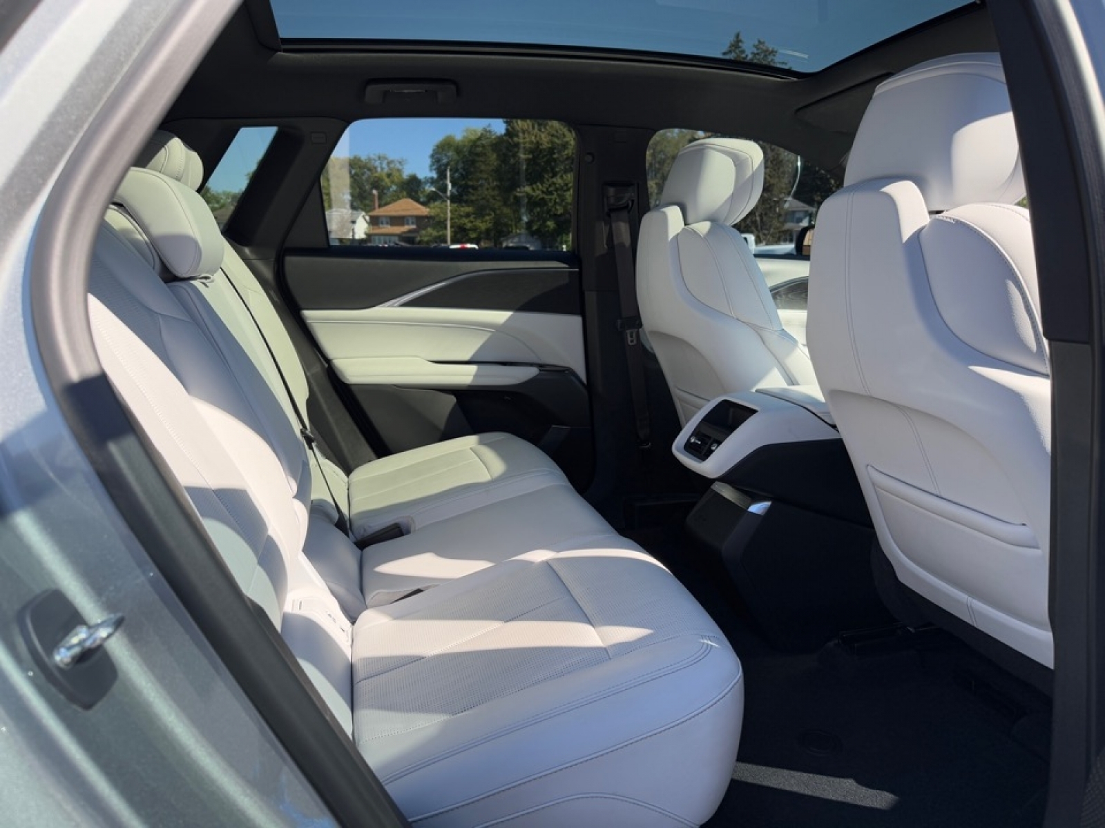 2024 Cadillac LYRIQ Luxury w/1SC, 39047, Photo