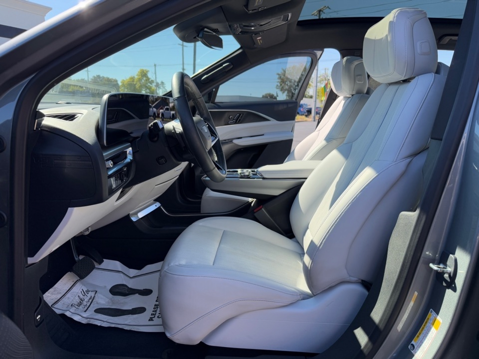 2024 Cadillac LYRIQ Luxury w/1SC, 39047, Photo