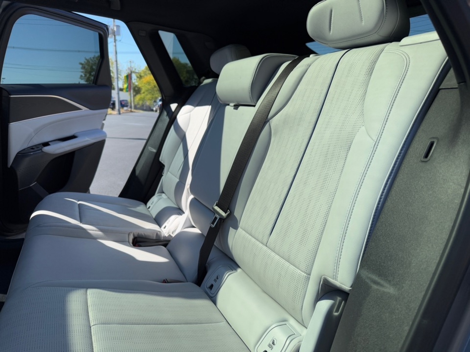 2024 Cadillac LYRIQ Luxury w/1SC, 39047, Photo