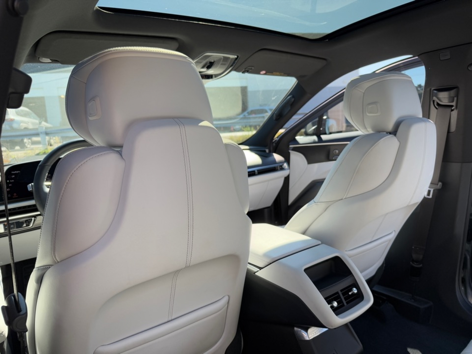 2024 Cadillac LYRIQ Luxury w/1SC, 39047, Photo