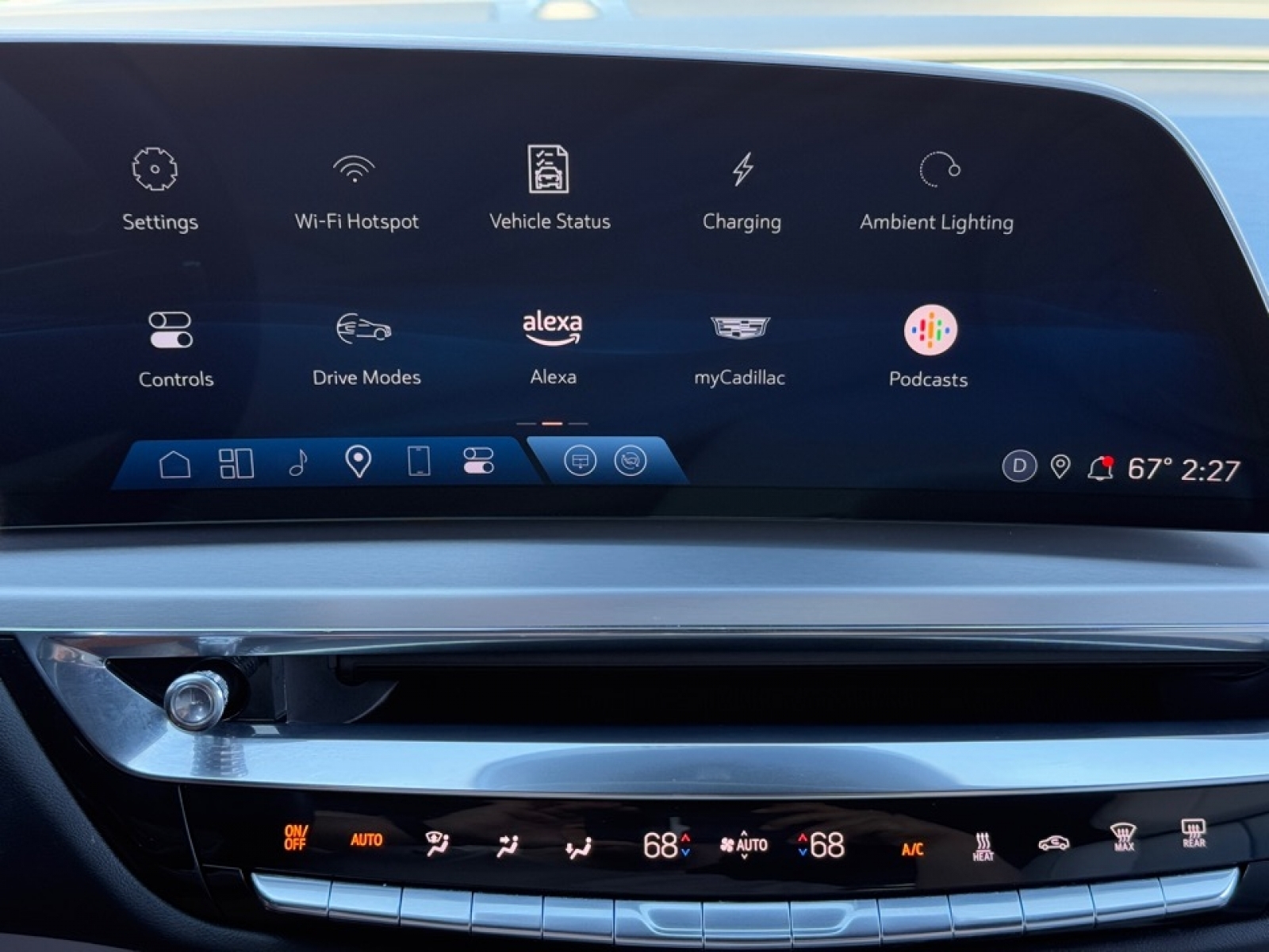 2024 Cadillac LYRIQ Luxury w/1SC, 39047, Photo