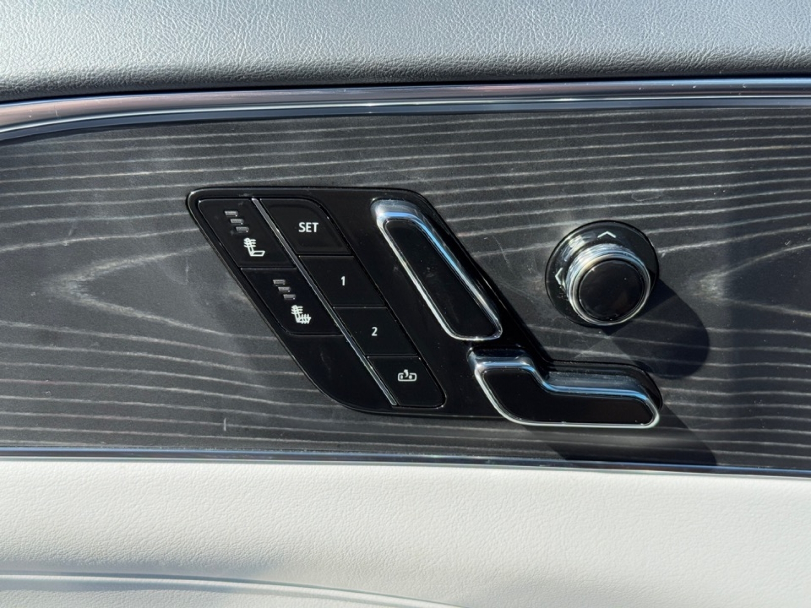 2024 Cadillac LYRIQ Luxury w/1SC, 39047, Photo