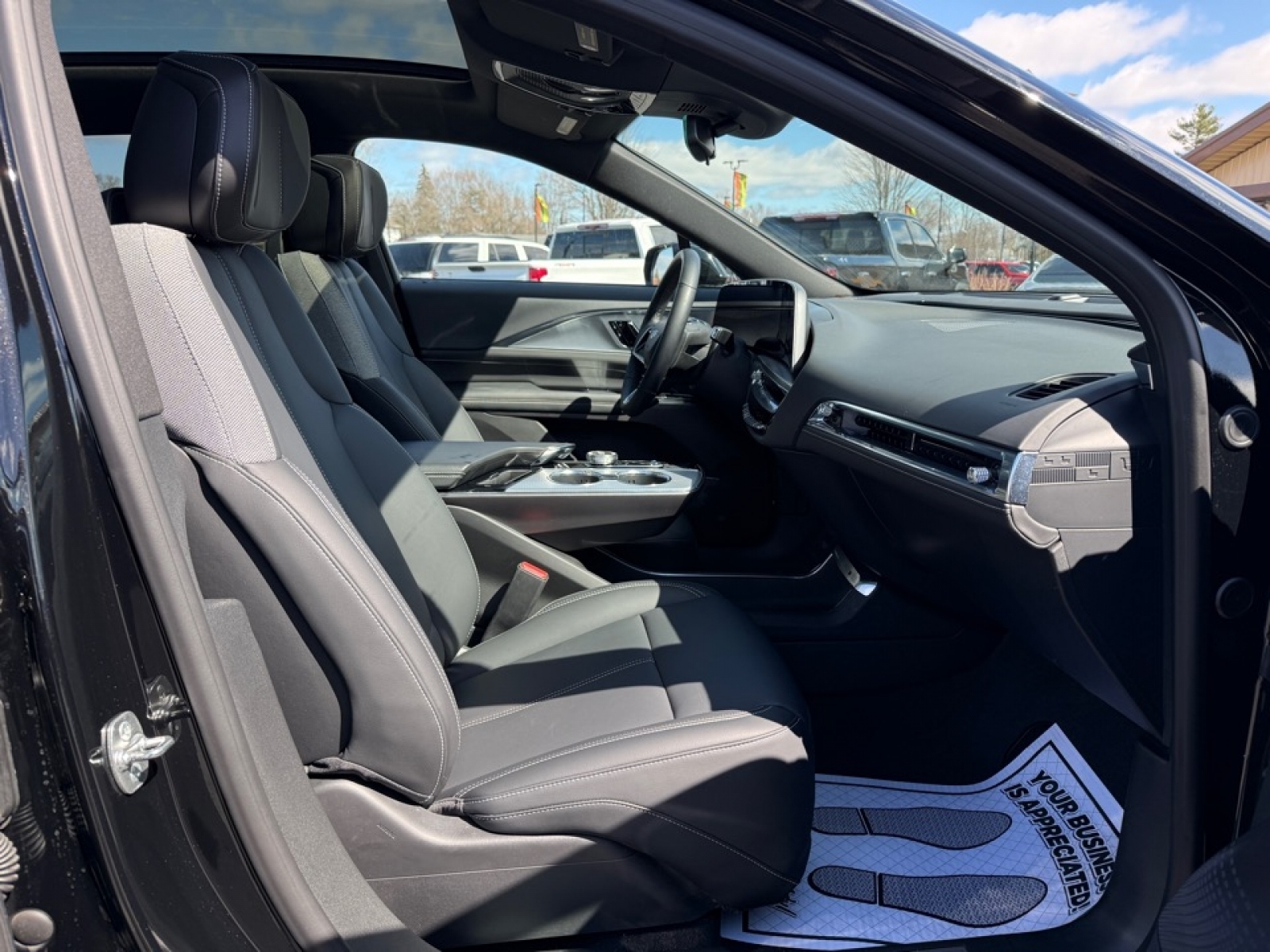 2024 Cadillac LYRIQ Tech w/1SA, 39661, Photo