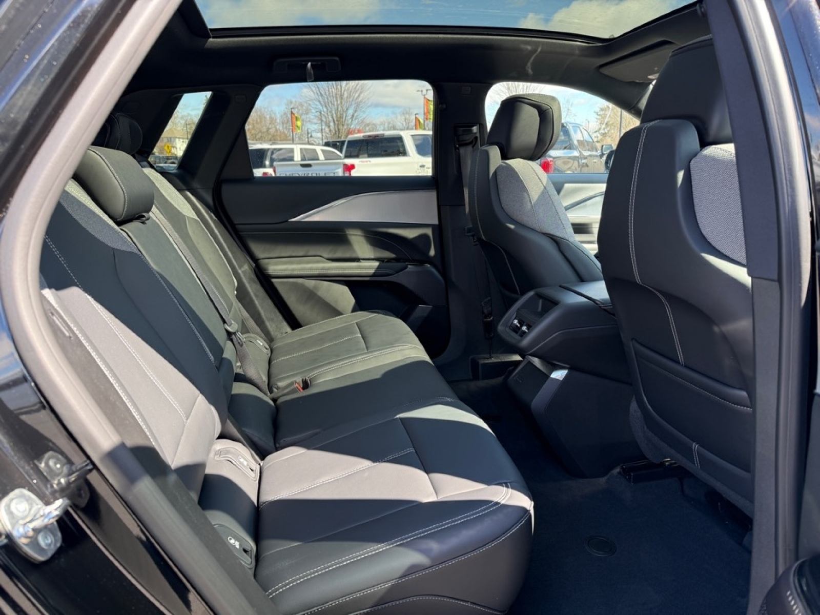 2024 Cadillac LYRIQ Tech w/1SA, 39661, Photo