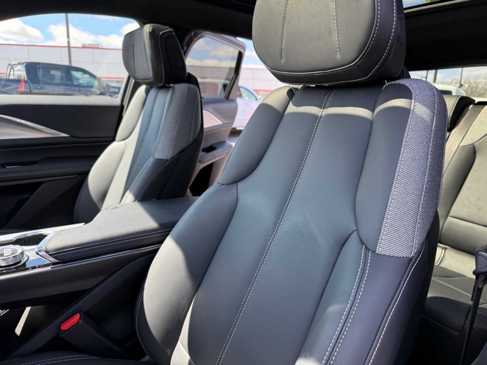 2024 Cadillac LYRIQ Tech w/1SA, 39661, Photo