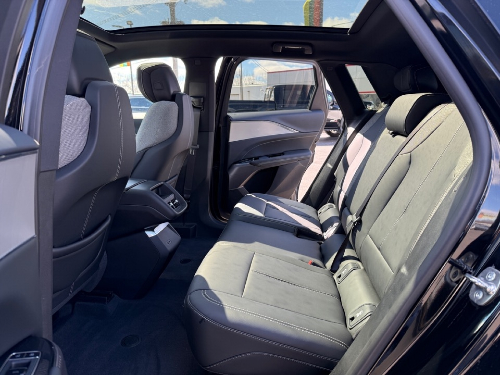 2024 Cadillac LYRIQ Tech w/1SA, 39661, Photo