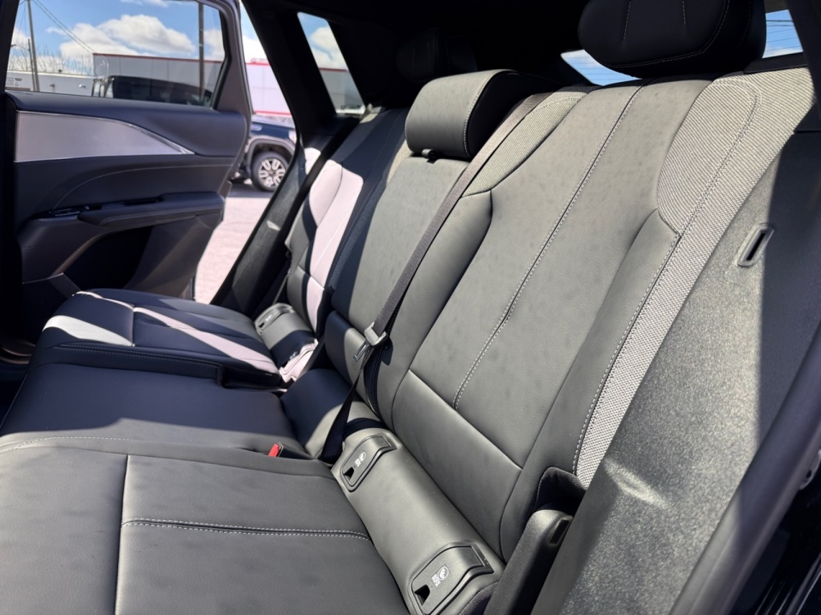 2024 Cadillac LYRIQ Tech w/1SA, 39661, Photo