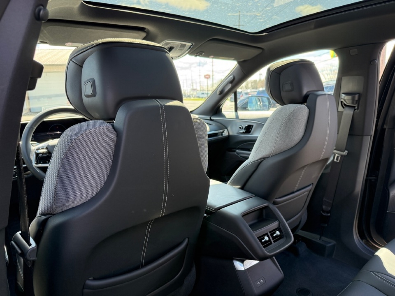 2024 Cadillac LYRIQ Tech w/1SA, 39661, Photo