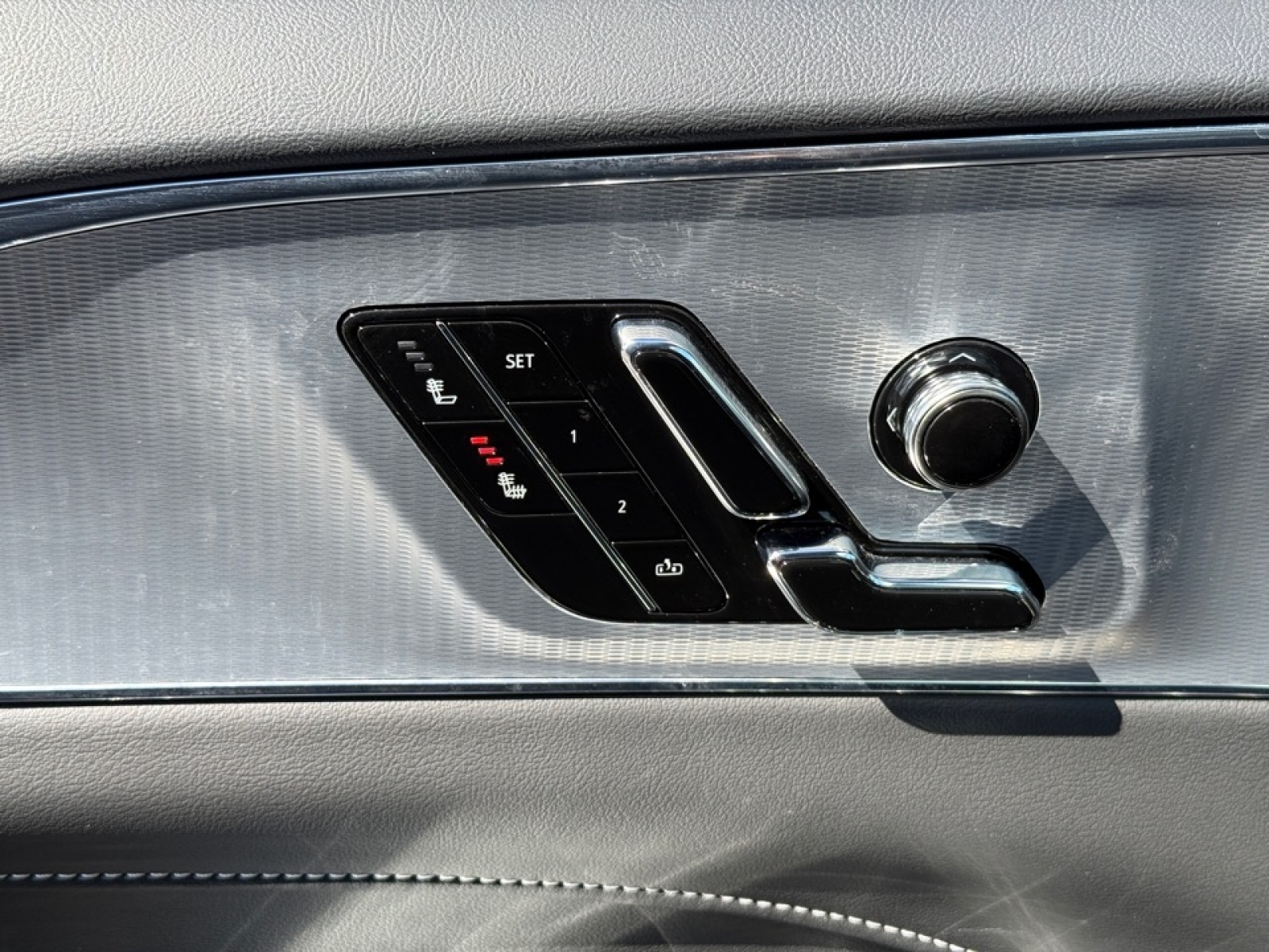 2024 Cadillac LYRIQ Tech w/1SA, 39661, Photo