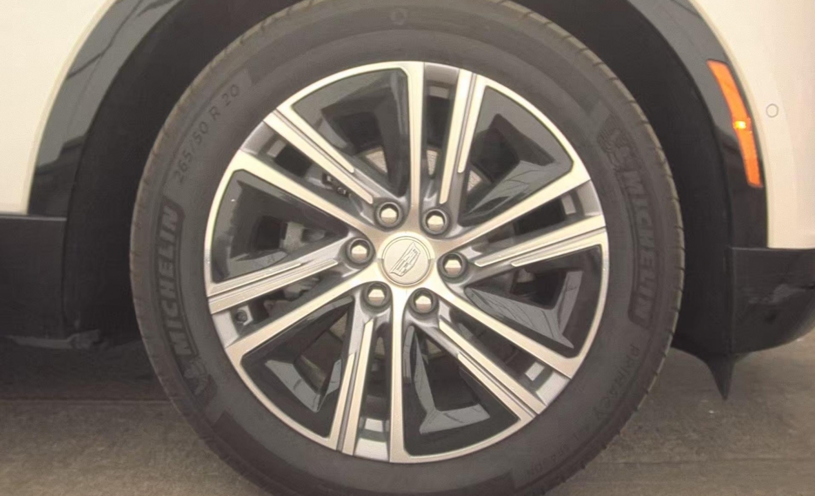 2024 Cadillac LYRIQ Luxury w/1SD, 39905, Photo