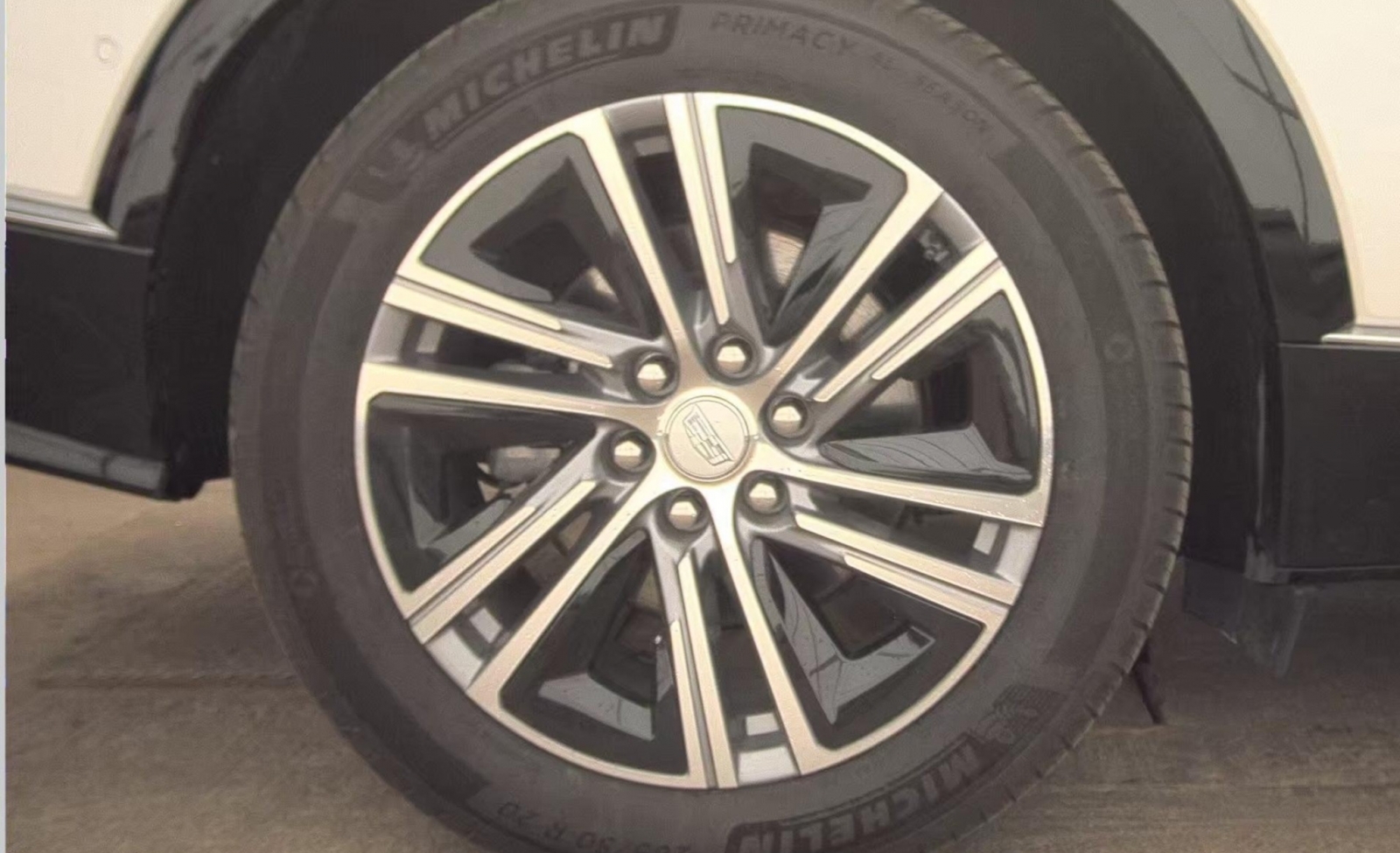 2024 Cadillac LYRIQ Luxury w/1SD, 39905, Photo