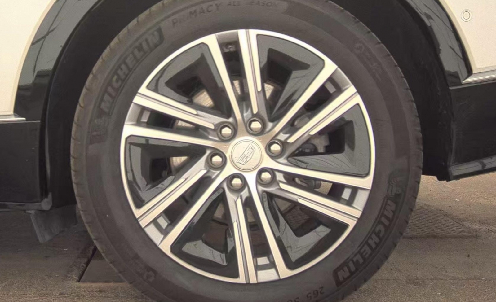 2024 Cadillac LYRIQ Luxury w/1SD, 39905, Photo