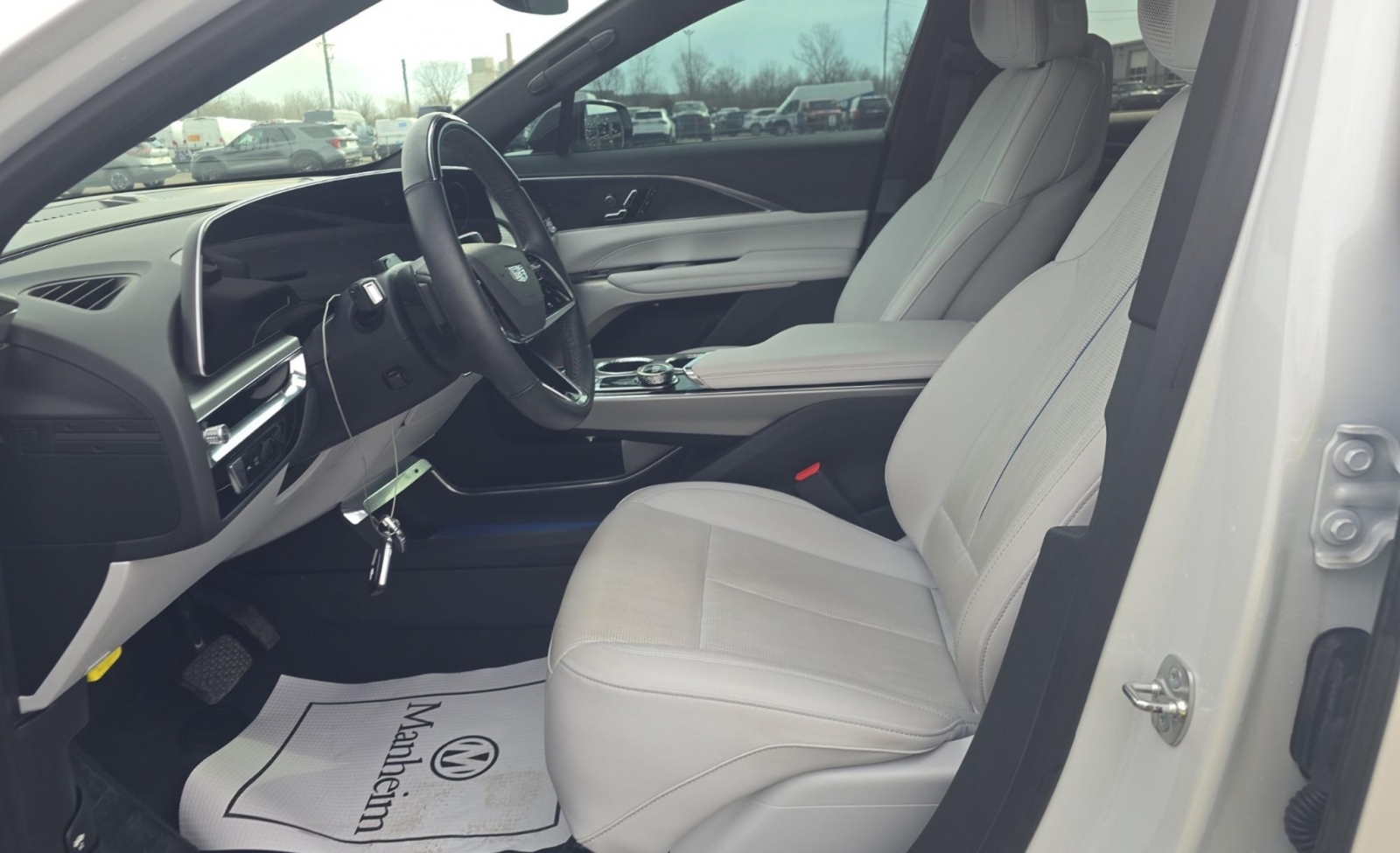 2024 Cadillac LYRIQ Luxury w/1SD, 39905, Photo