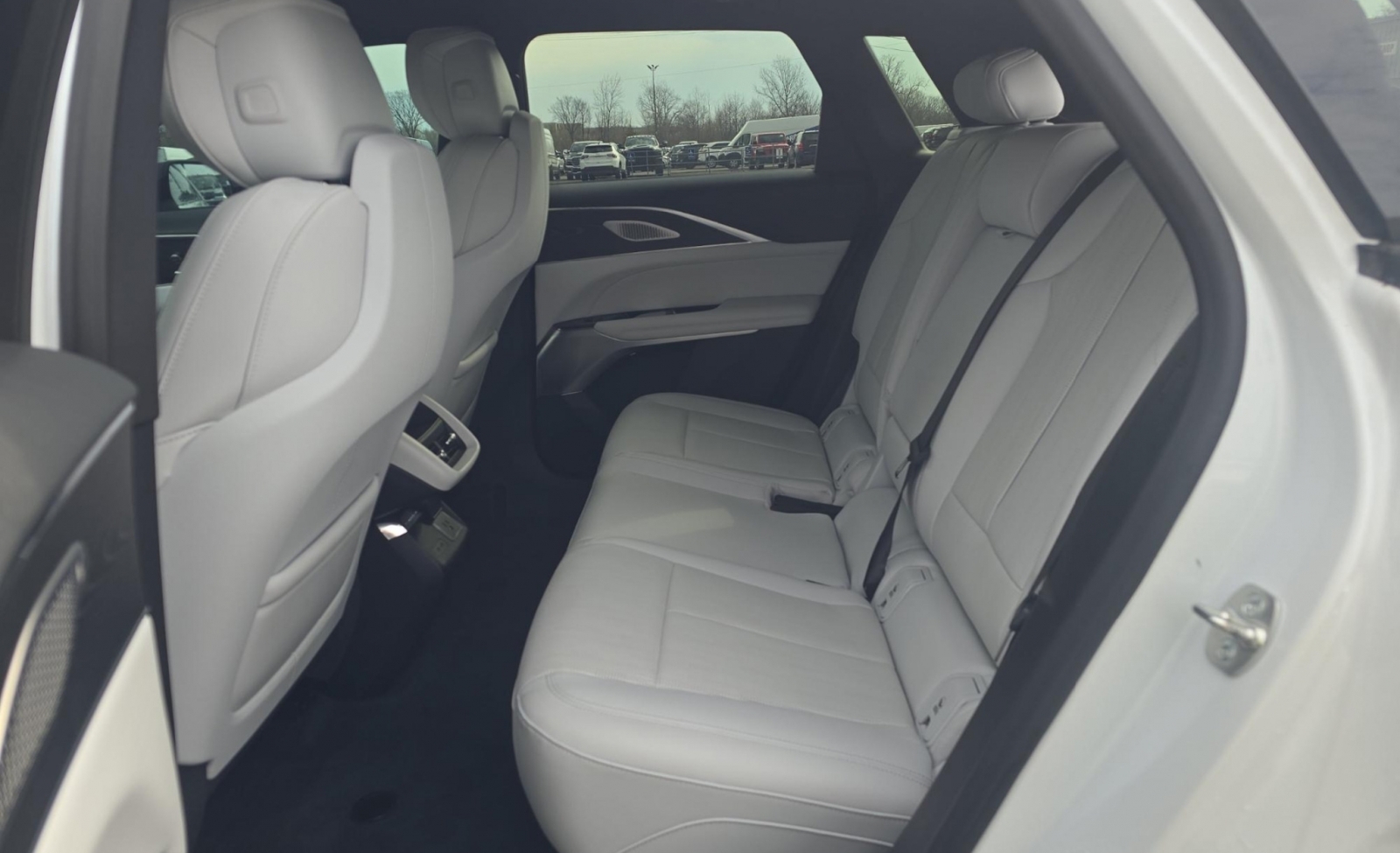 2024 Cadillac LYRIQ Luxury w/1SD, 39905, Photo