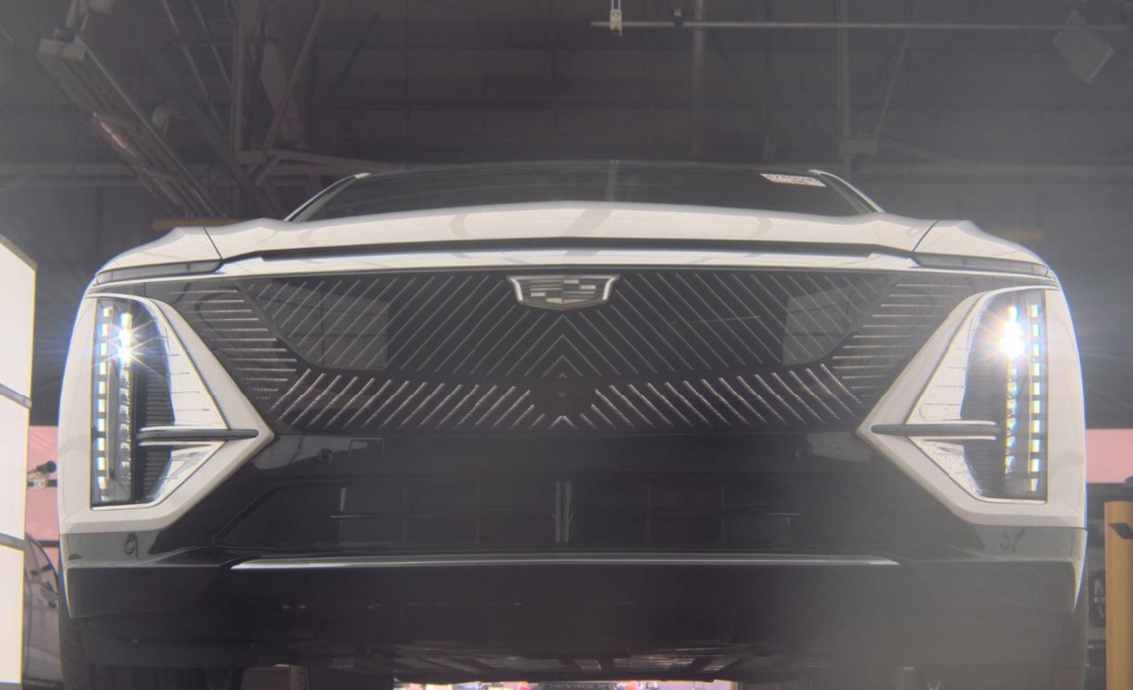 2024 Cadillac LYRIQ Luxury w/1SD, 39905, Photo