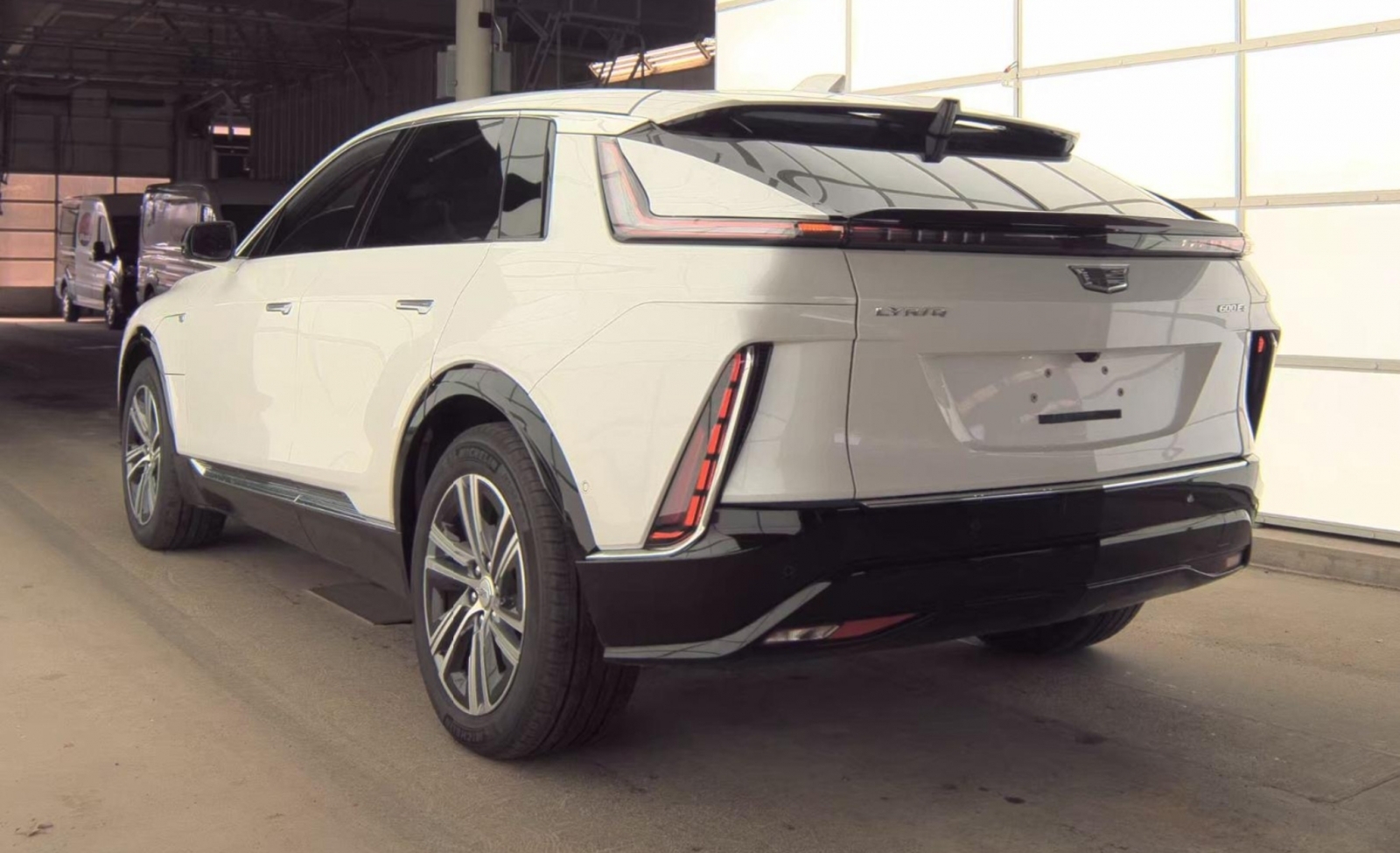 2024 Cadillac LYRIQ Luxury w/1SD, 39905, Photo