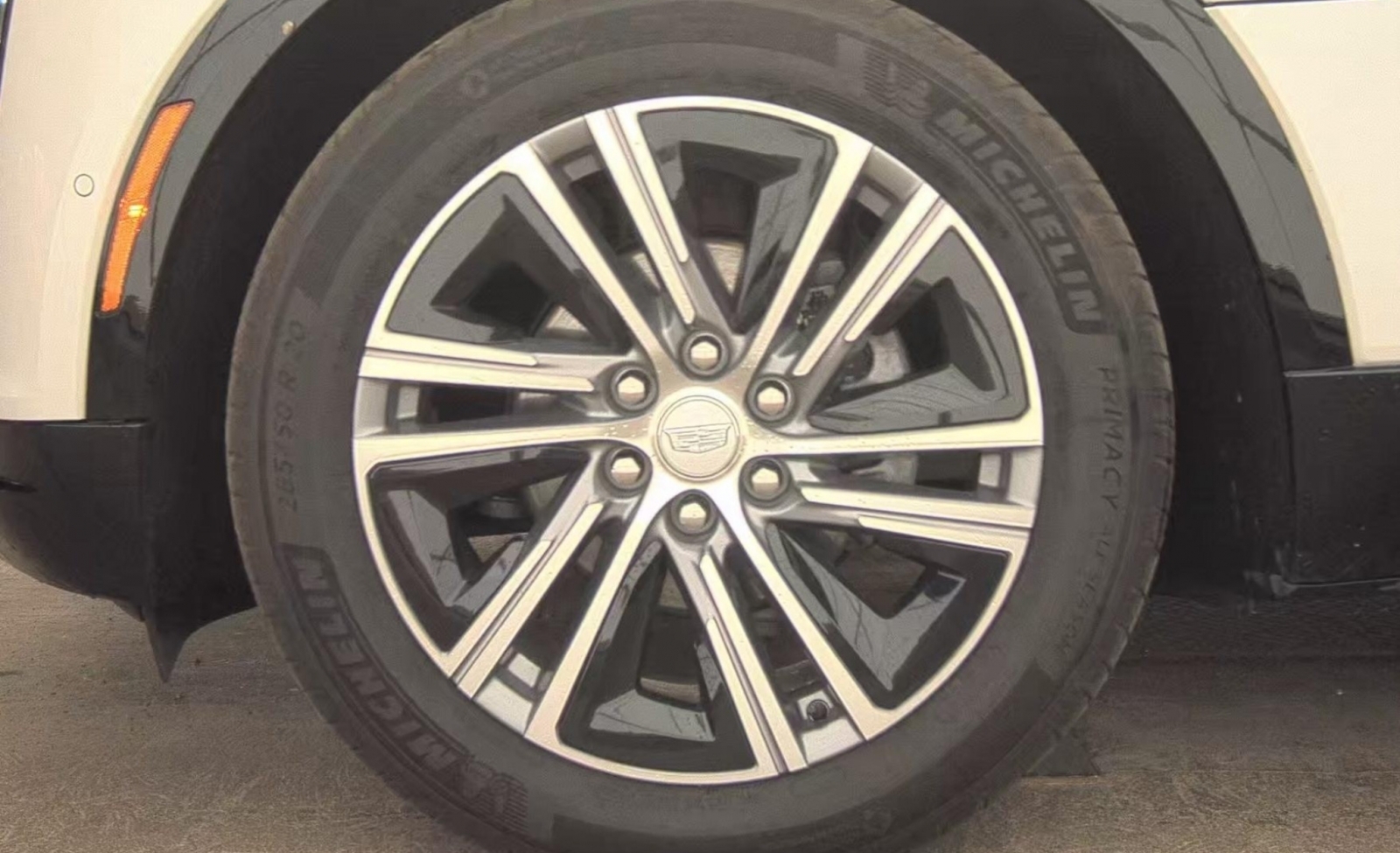 2024 Cadillac LYRIQ Luxury w/1SD, 39905, Photo