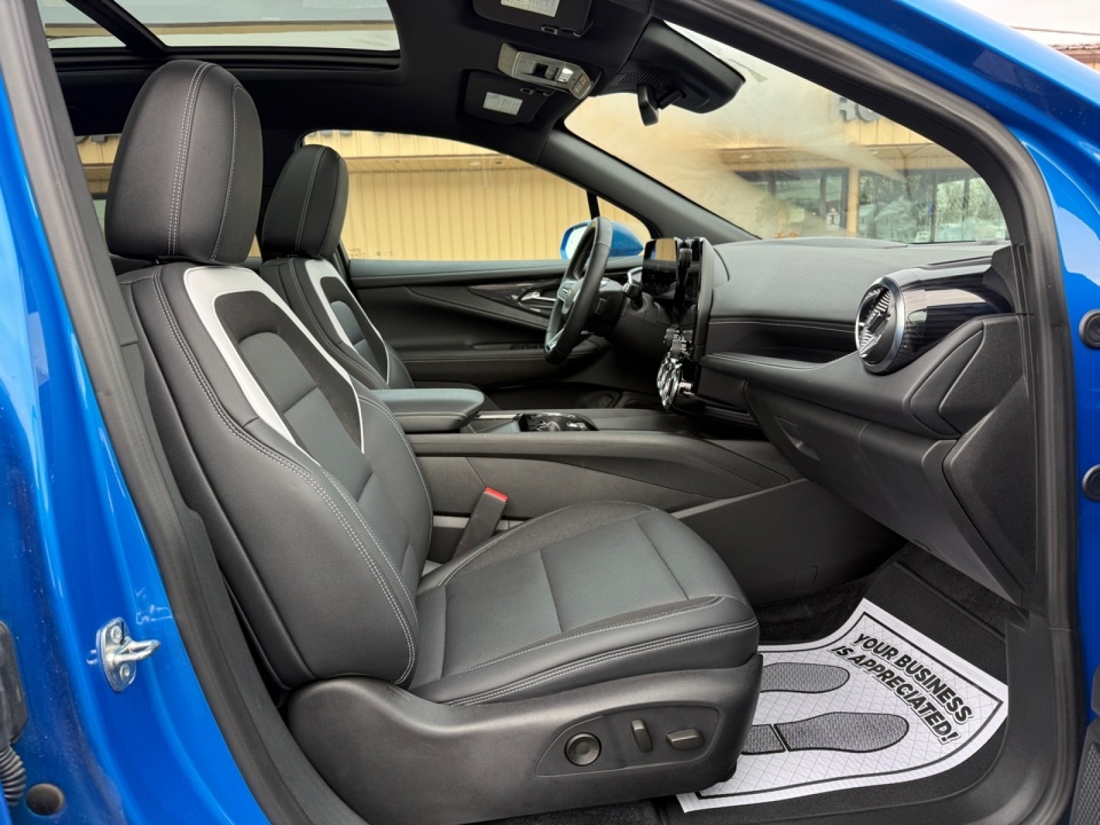 2024 Chevrolet Blazer EV eAWD 2LT, 39290, Photo