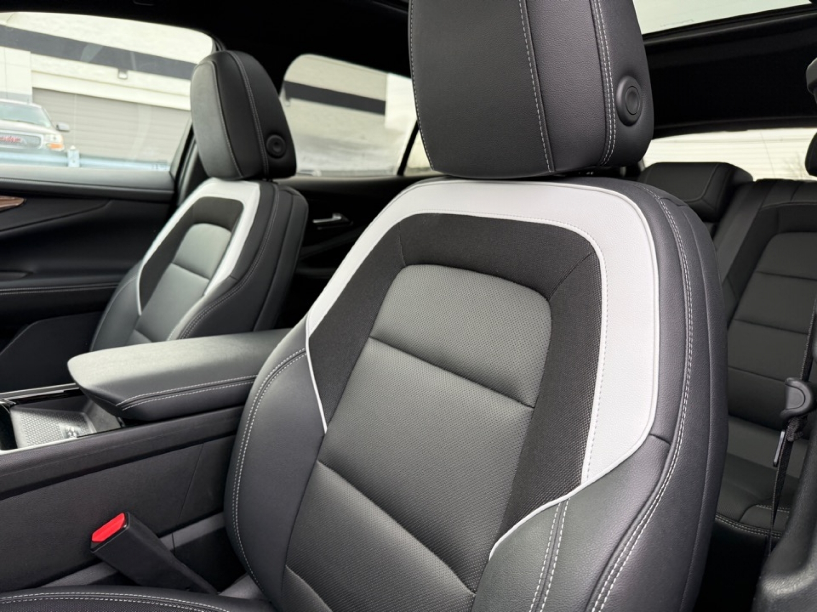 2024 Chevrolet Blazer EV eAWD 2LT, 39290, Photo