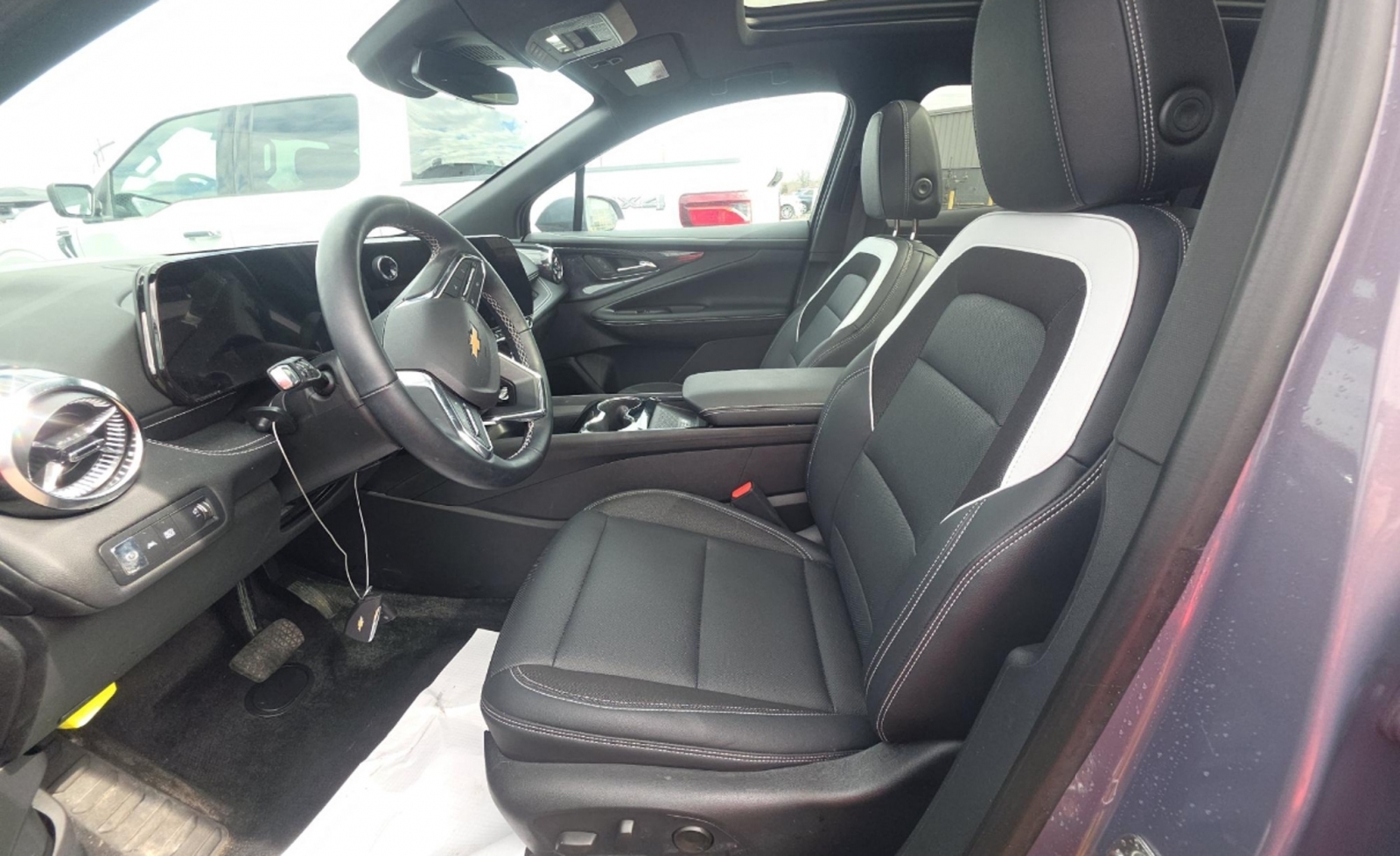 2024 Chevrolet Blazer EV eAWD 2LT, 39902, Photo